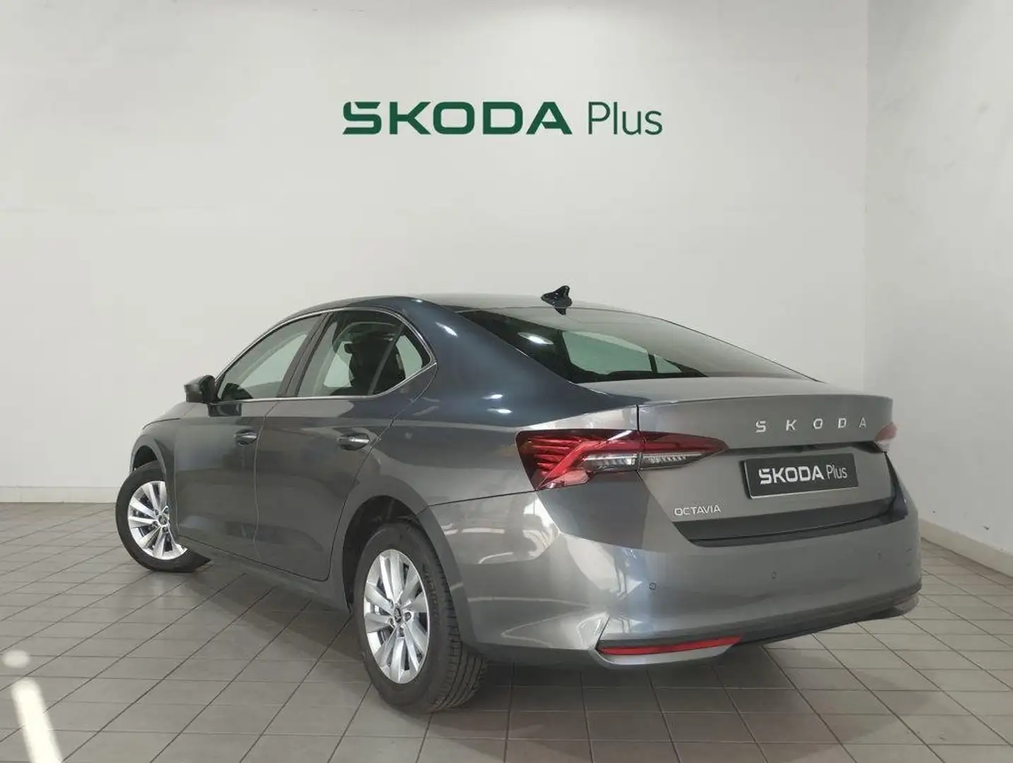 Skoda Octavia 1.5 TSI MHEV Selection DSG7 110kW Gris - 2