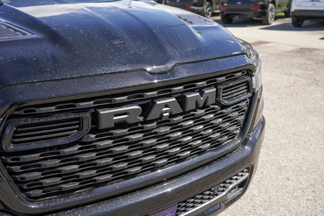 RAM 1500 снимка RAM 1500