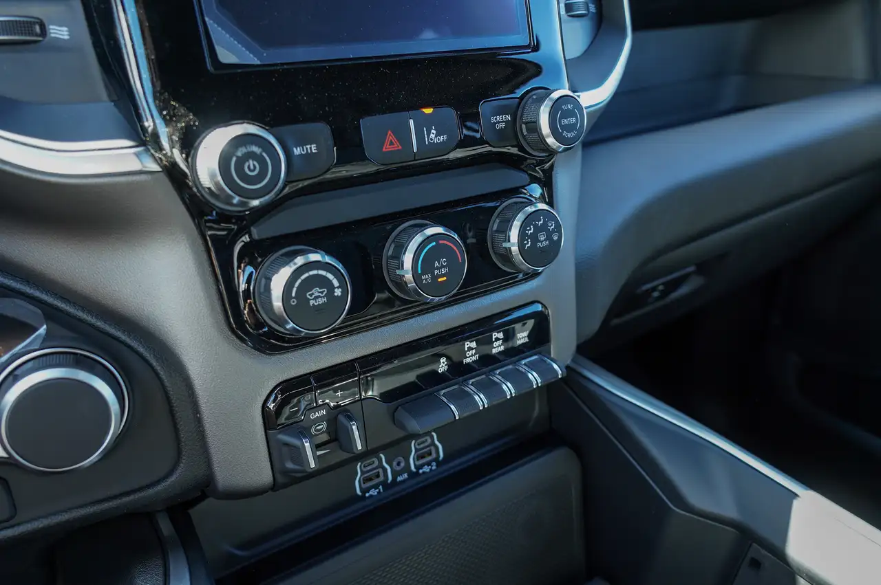 RAM 1500 снимка RAM 1500