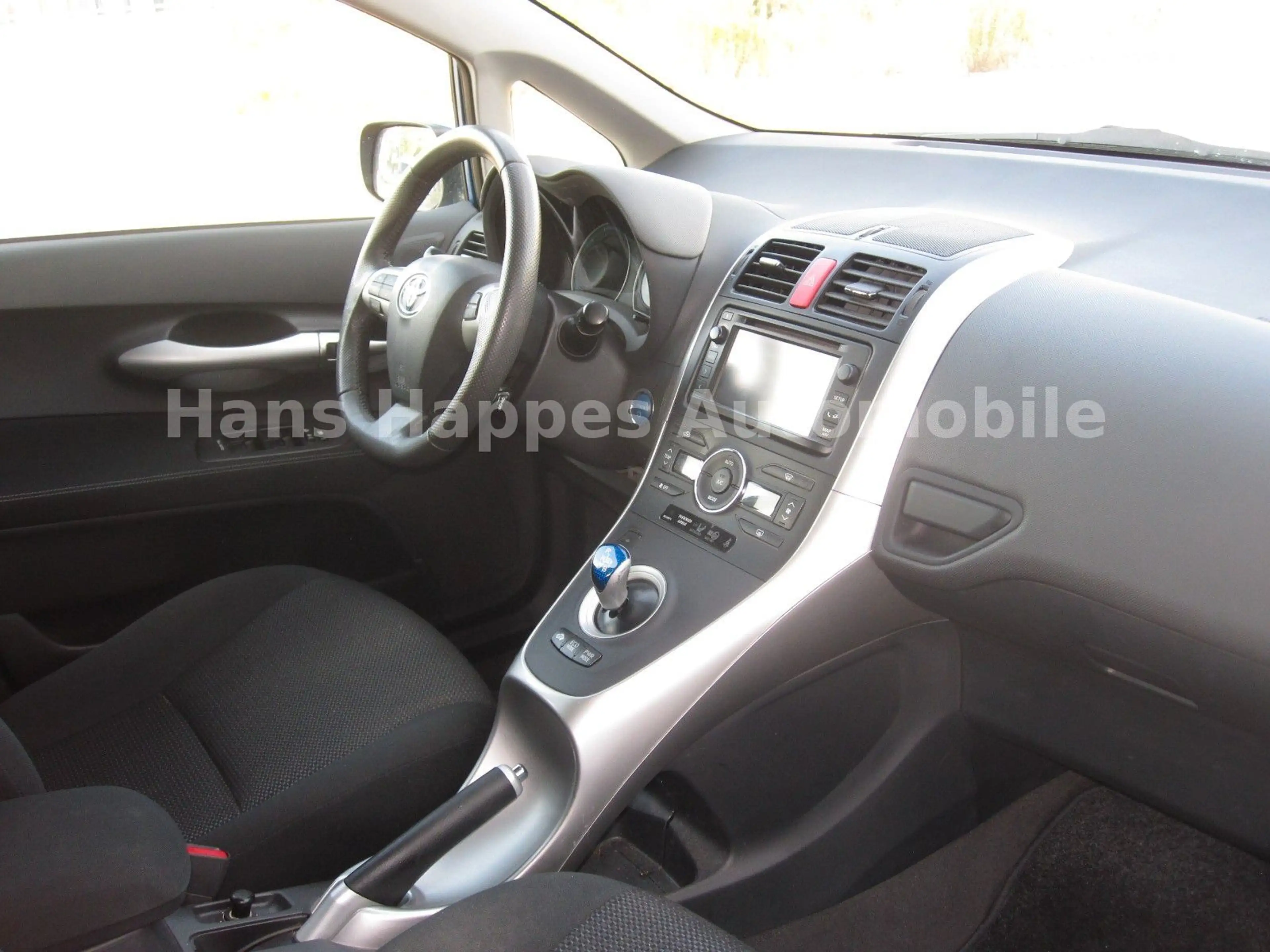Toyota Auris Hybrid Life 1,8 Navi PDC Kamera TÜV/AU neu — photo 9