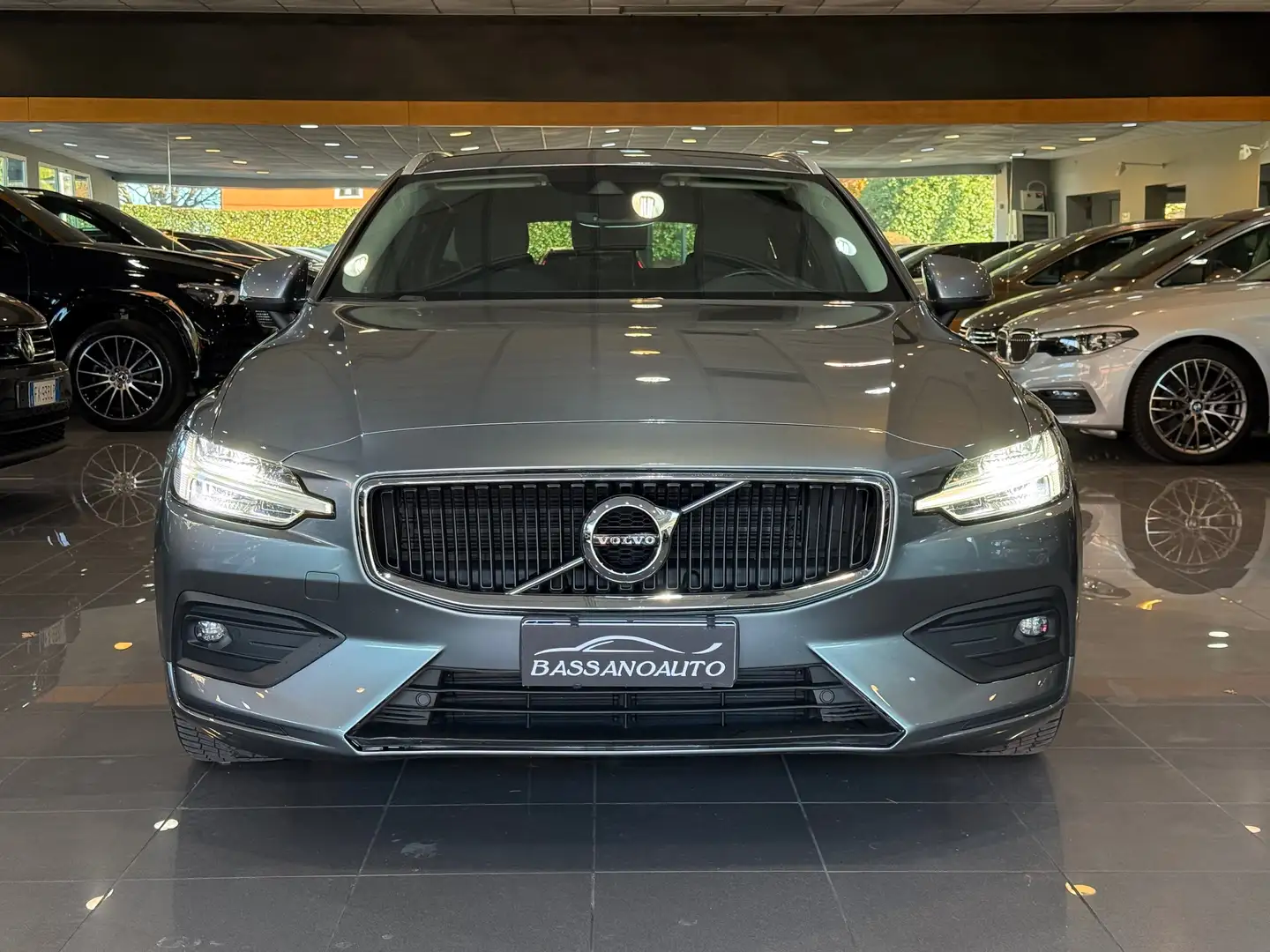 Volvo V60 2.0 b4 Momentum Business 132.000 KM !!! Grigio - 2