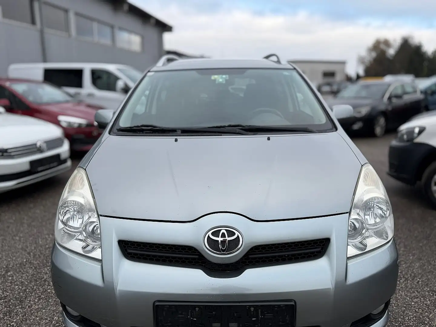 Toyota Corolla Verso 2.2 D4D 100Kw Grau - 2