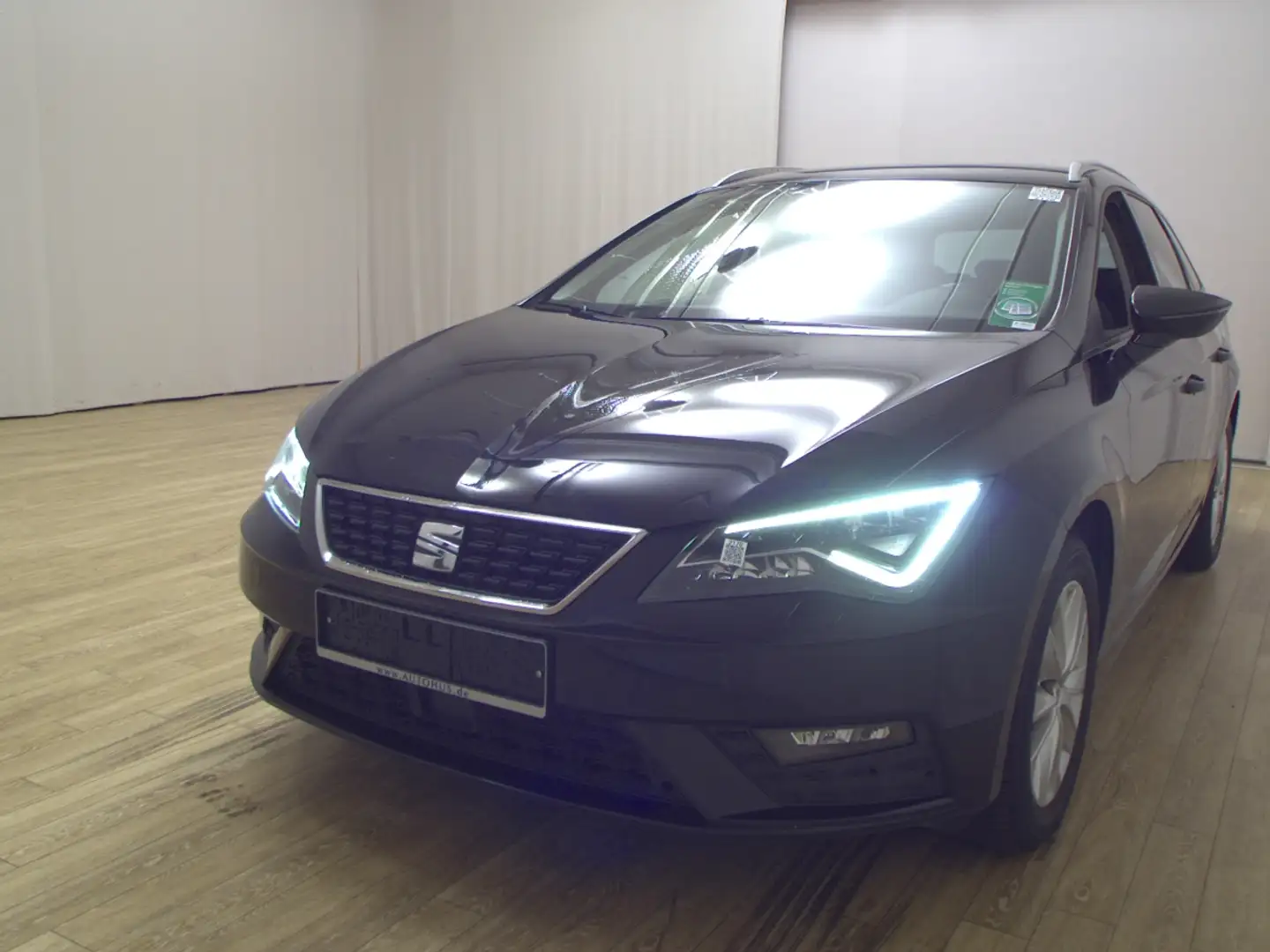 SEAT Leon Sportstourer 1.6 TDI Style Leder Nav LED vc Schwarz - 2