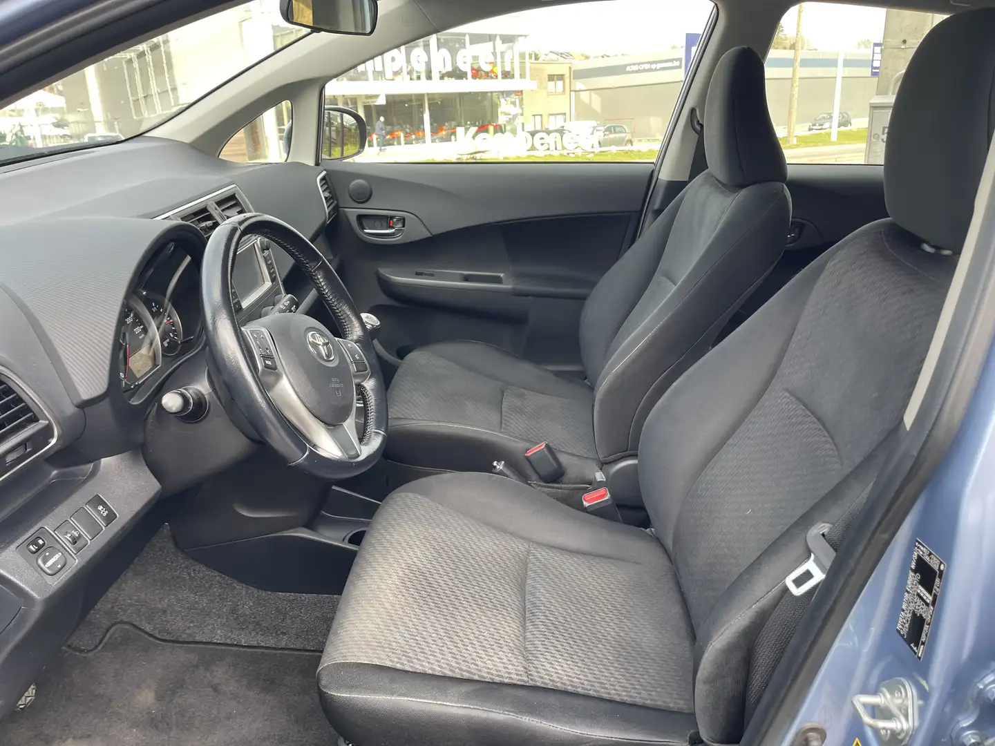 Toyota Verso-S Verso S 1.33 VVT-i Skyview // 20000 KMS // Albastru - 2