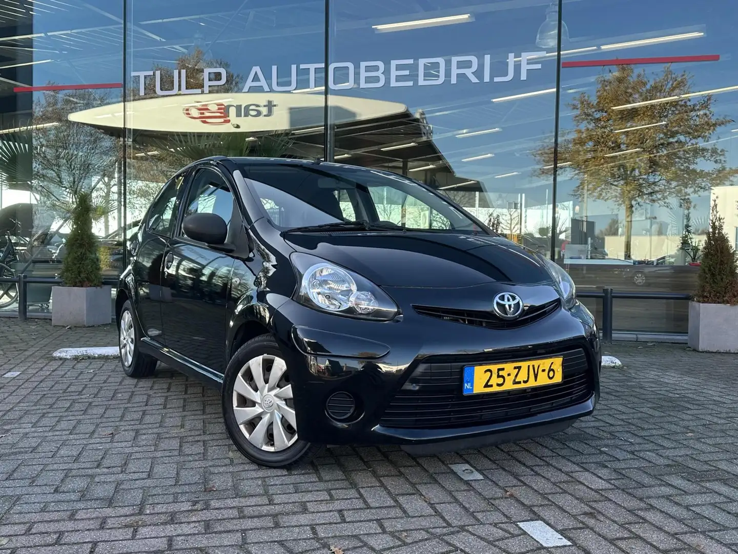 Toyota Aygo 1.0 VVT-i Comfort 5-Deurs Airco Dealer NAP Zwart - 2
