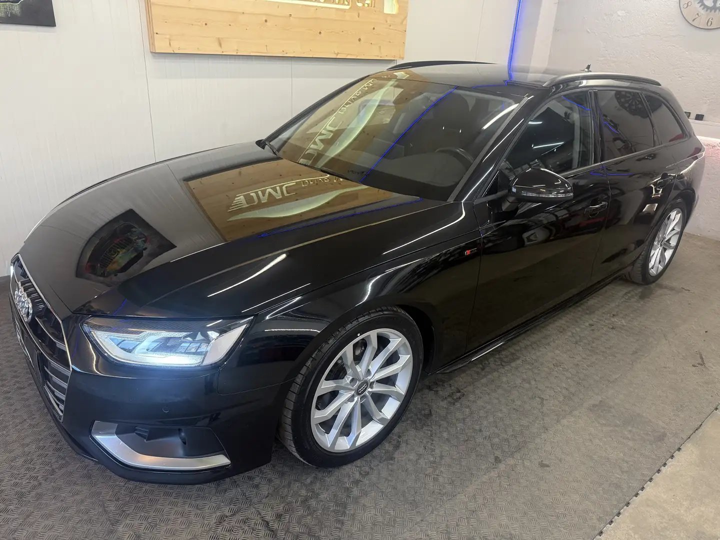 Audi A4 Avant 35 TDI S-line S-tronic Noir - 1