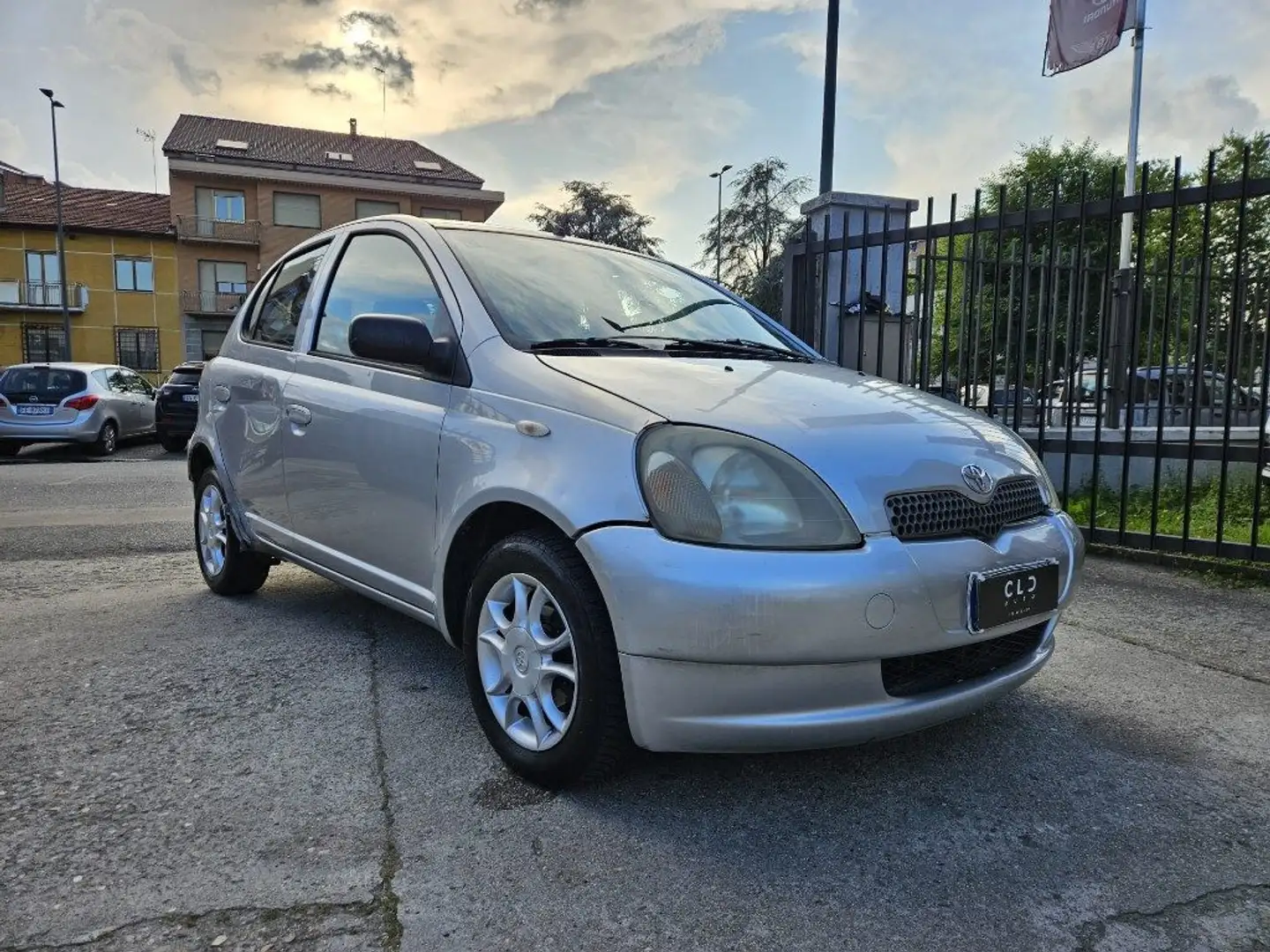 Toyota Yaris 1.0i 16V cat 5 porte '03 Szary - 2