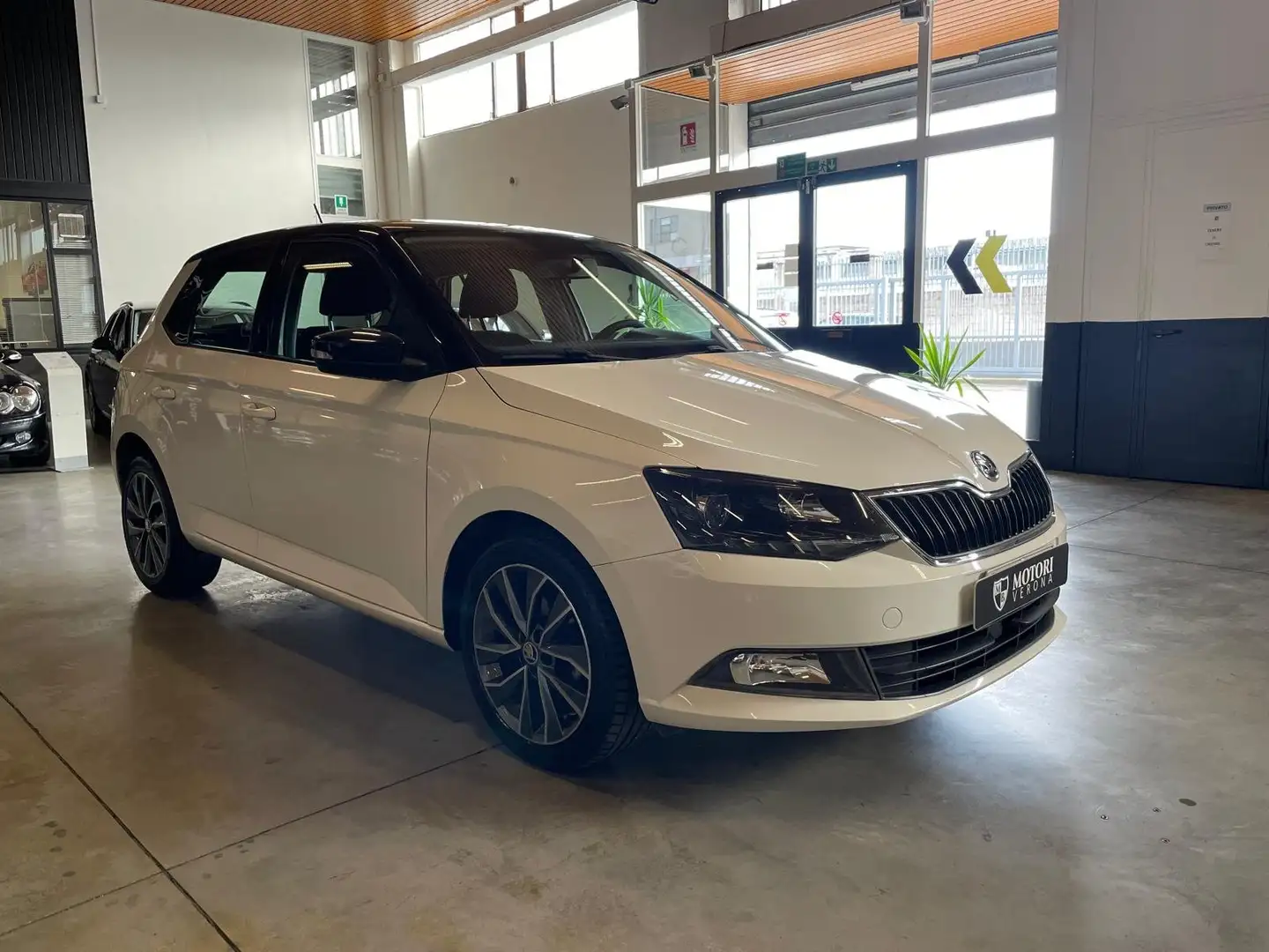 Skoda Fabia 2017Berlina 1.4 tdi Ambition 75cv Neopatentati Weiß - 2