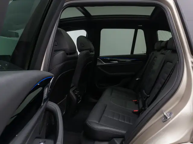 BMW X3 view 25