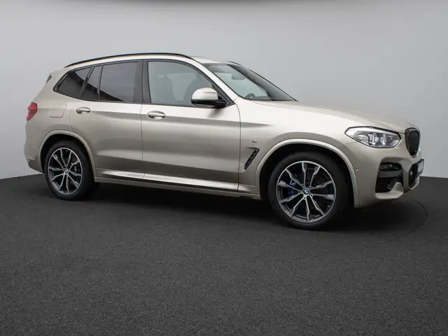 BMW X3 view 4