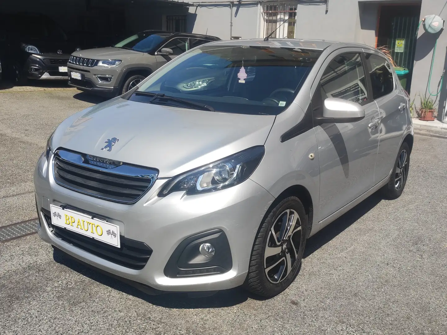 Peugeot 108 108 5p 1.0 NEOPATENTATI Plateado - 1