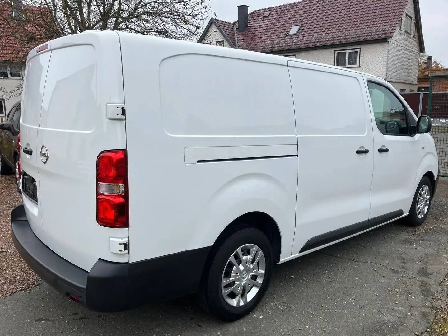 Opel Vivaro Kasten Edition L3 Klima PDC Tempomat Weiß - 2