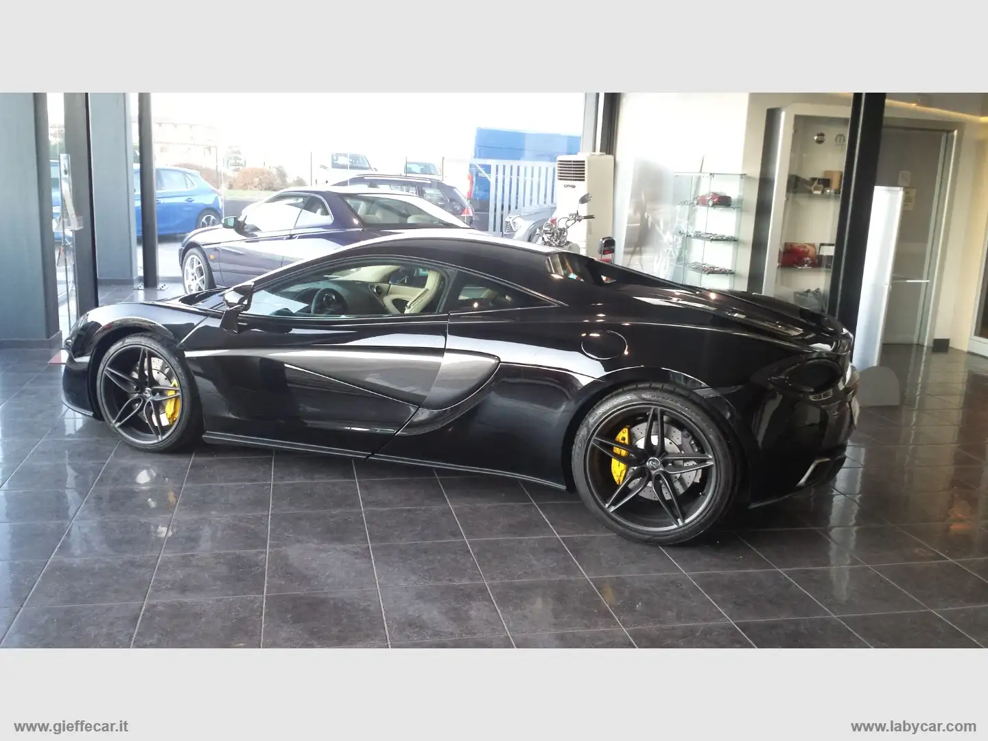 McLaren 540C Coupé Schwarz - 2
