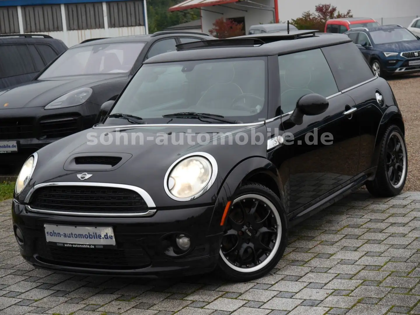 MINI Cooper S Aut./Navi/Xenon/Leder/Panorama/H&K Schwarz - 1