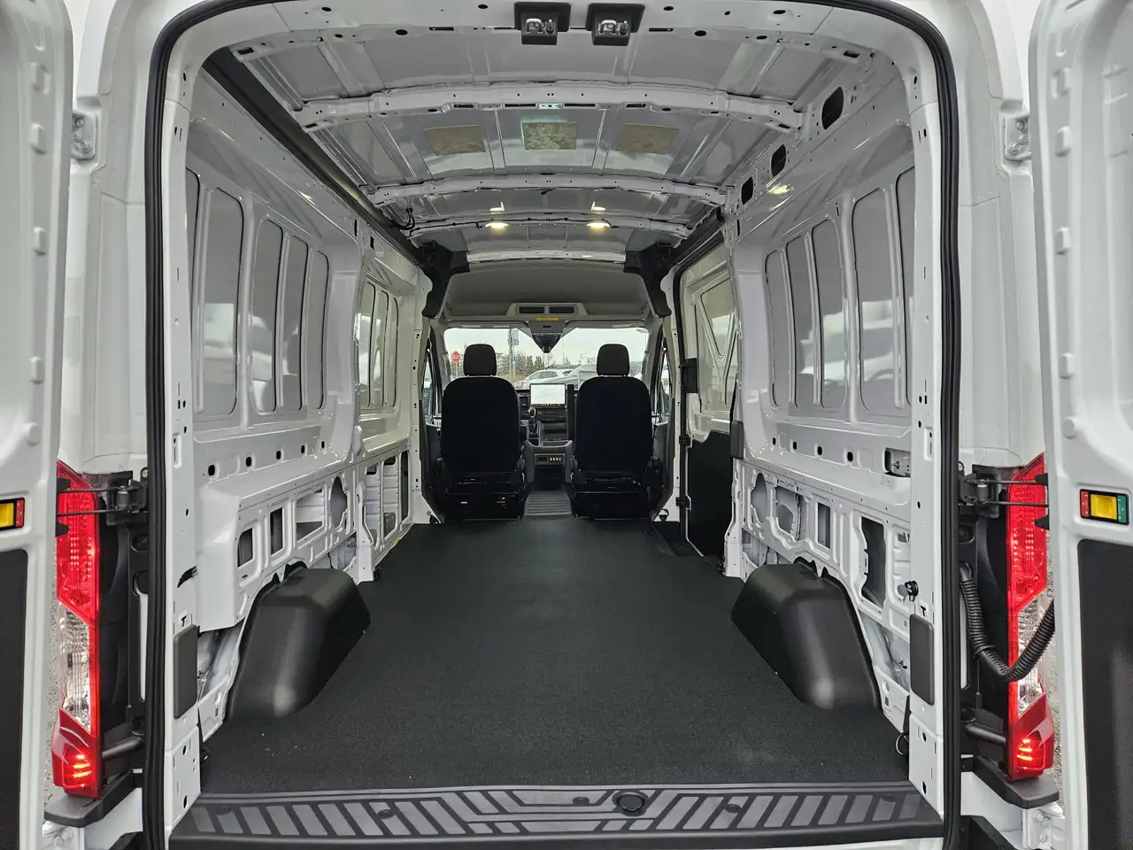 Ford Transit Cargo Van снимка Ford Transit Cargo Van