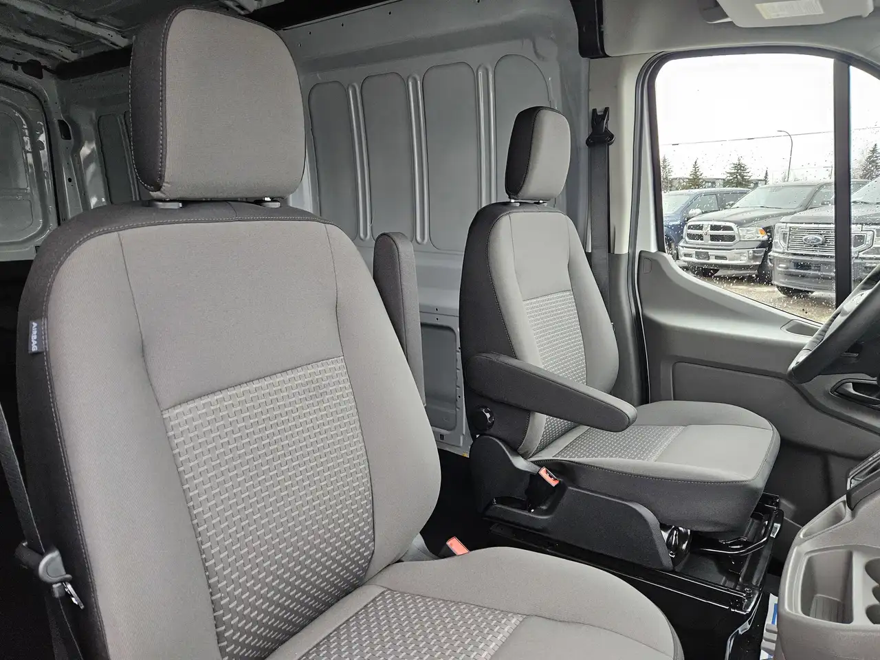 Ford Transit Cargo Van снимка Ford Transit Cargo Van