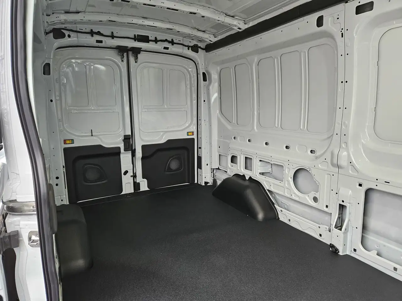 Ford Transit Cargo Van снимка Ford Transit Cargo Van
