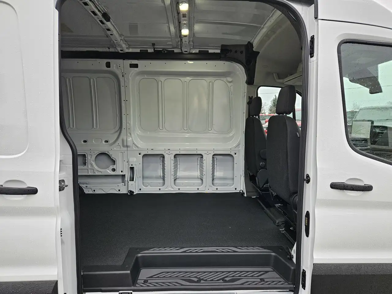 Ford Transit Cargo Van снимка Ford Transit Cargo Van