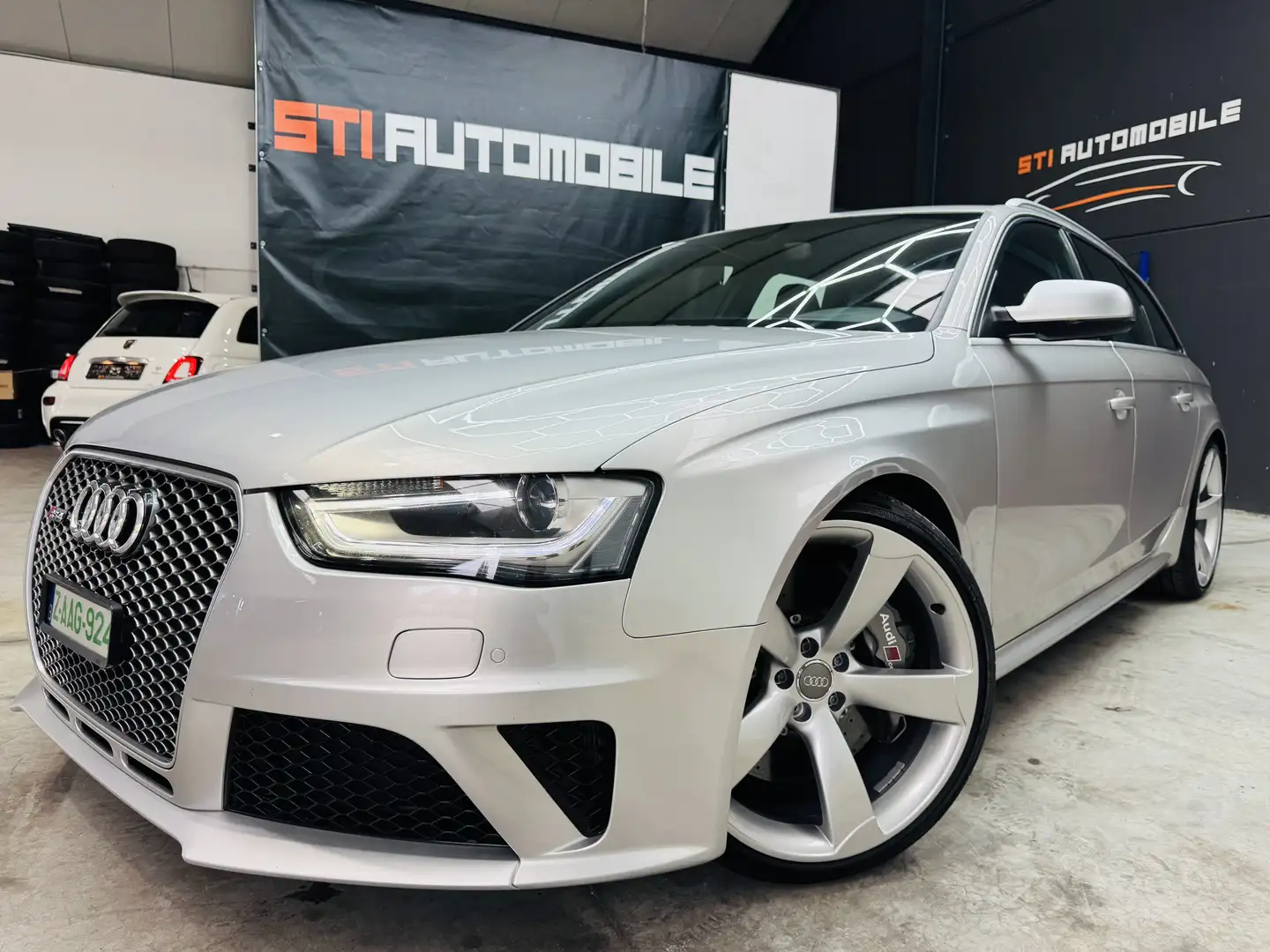 Audi RS4 V8 FSI Quattro S tronic - 1