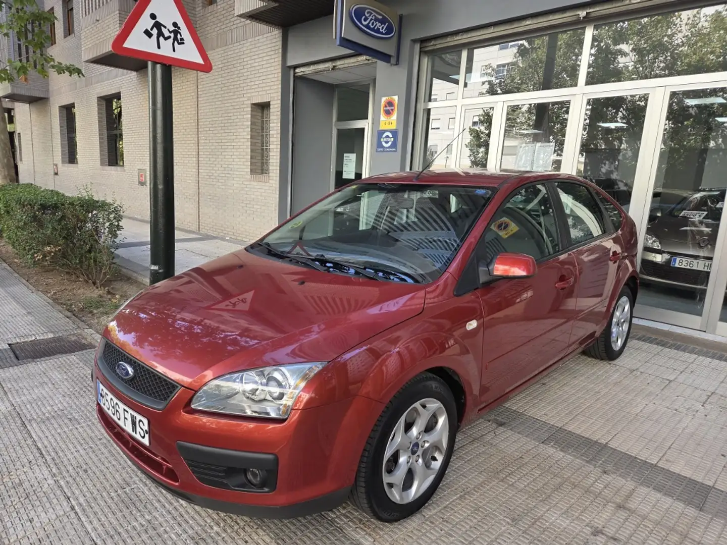Ford Focus 1.8TDCI Trend Burdeos - 1