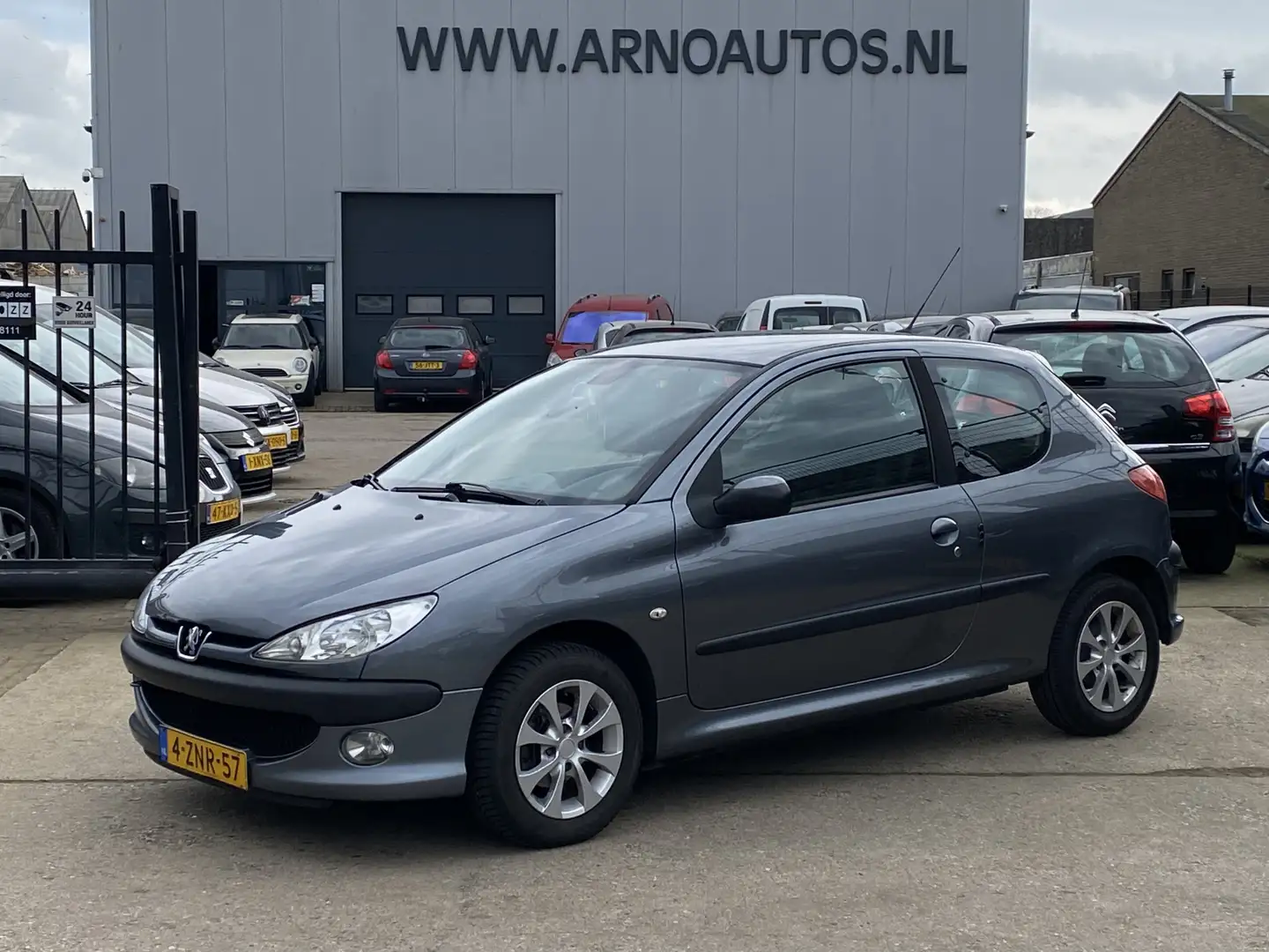 Peugeot 206 1.4 HDi Air-line 3, APK TOT 10-09-2026, AIRCO, ELE Gris - 1