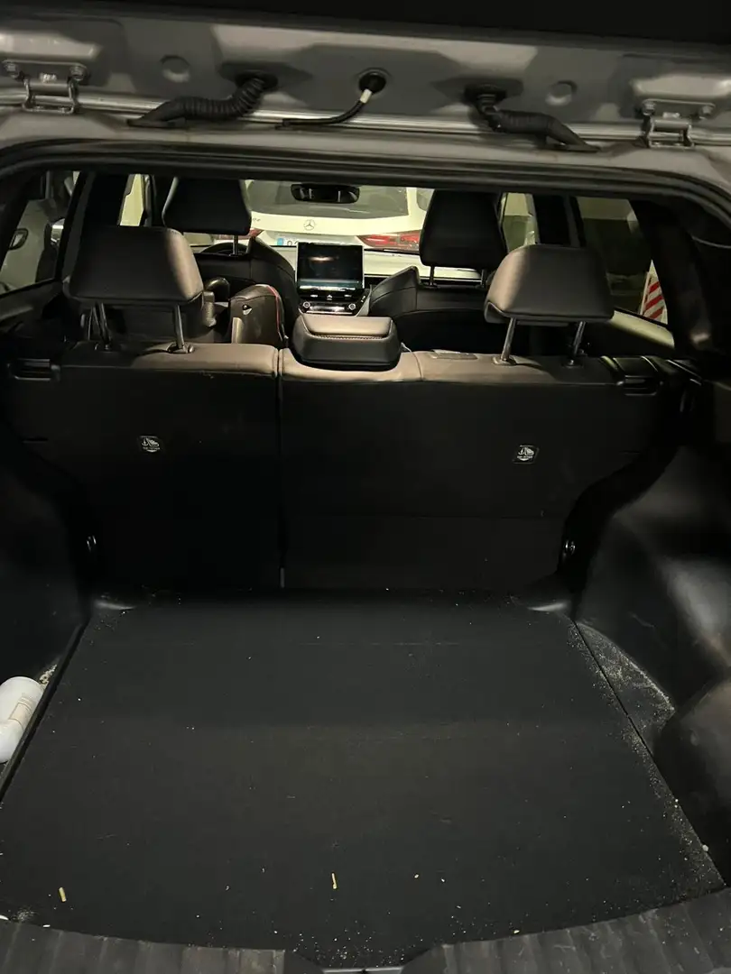 Toyota Corolla Corolla Cross Cross 2.0h Trend fwd 197cv e-cvt siva - 2