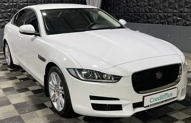 Jaguar XE Pure, Navi, Sitzheizung, Tempomat, Xenon