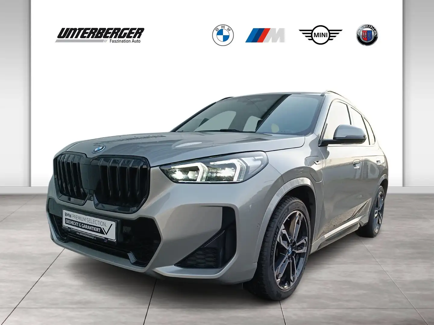 BMW X1 xDrive25e M Sportpaket HUD AHK 19" RFK ACC Argent - 1