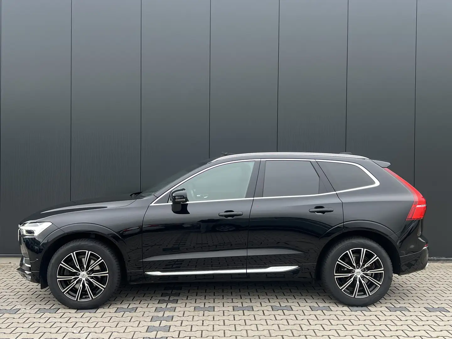 Volvo XC60 T4 Inscription | Panoramadak | Harman/Kardon | Tre Zwart - 2