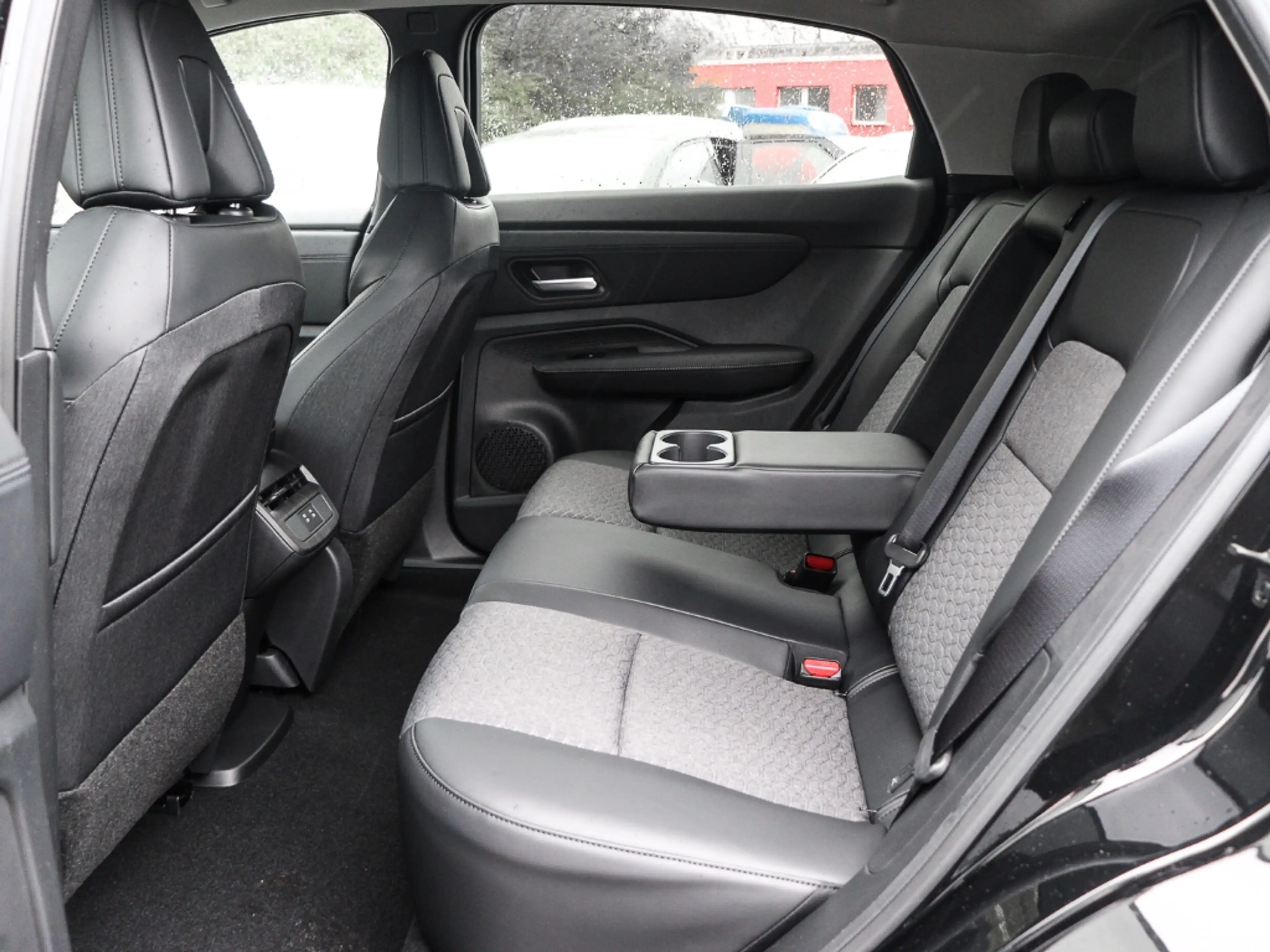 Nissan Ariya 63kWh Advance Pack Navi CCS AVM LED — photo 13