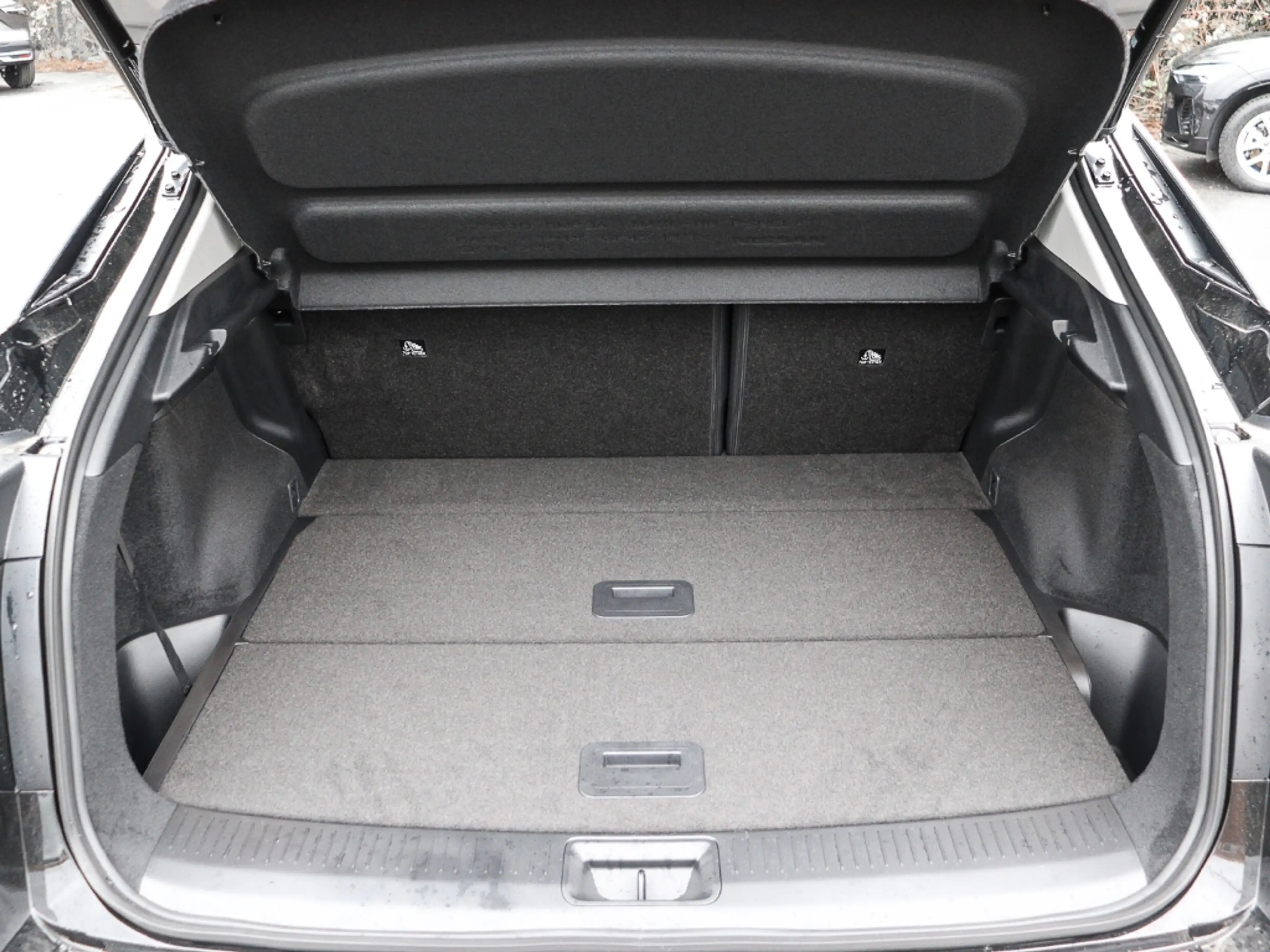 Nissan Ariya 63kWh Advance Pack Navi CCS AVM LED — photo 14
