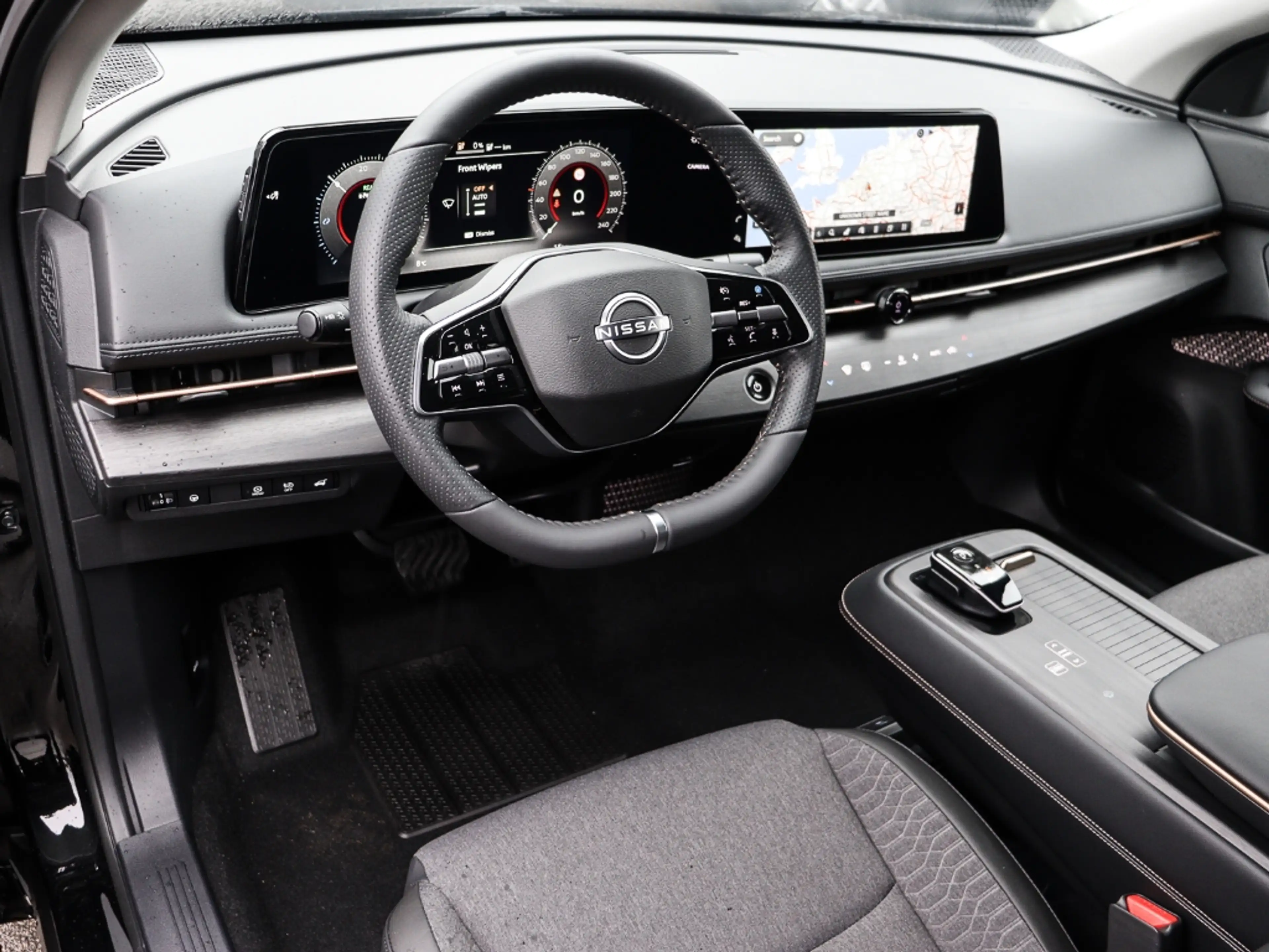 Nissan Ariya 63kWh Advance Pack Navi CCS AVM LED — photo 4