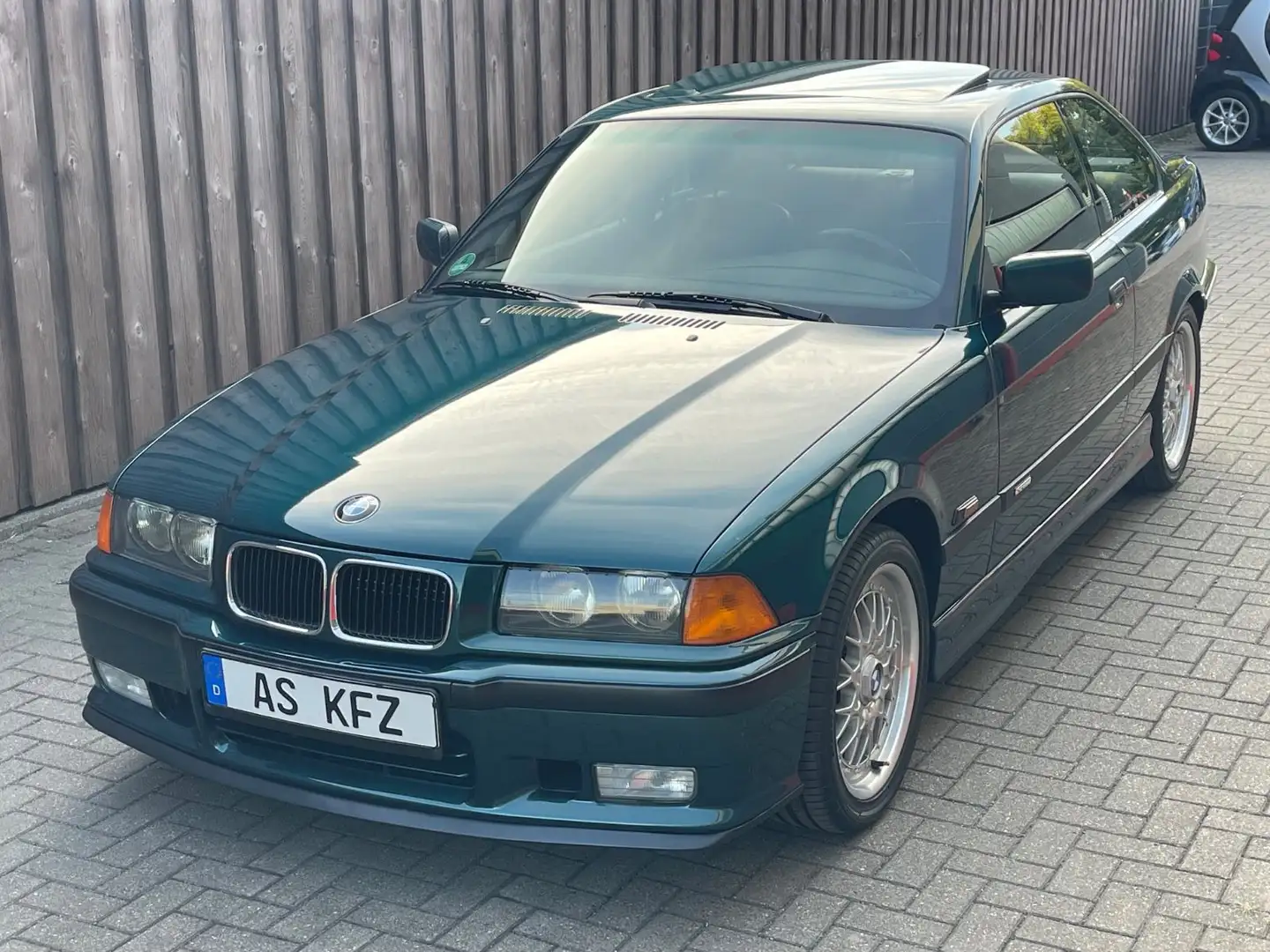 BMW 325 INDIVIDUALSERIE "AVUS EDITION" H-Kennzeichen Vert - 1