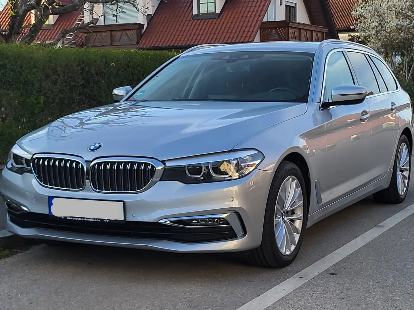 BMW 530 5er Touring Diesel 530d xDrive Touring Aut. Luxury Plateado - 1