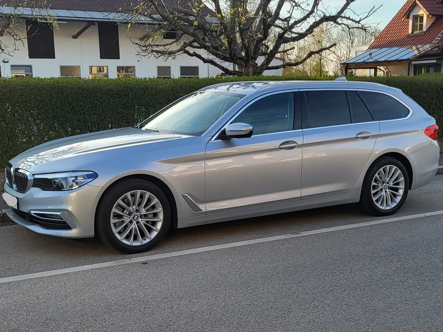 BMW 530 5er Touring Diesel 530d xDrive Touring Aut. Luxury Plateado - 2