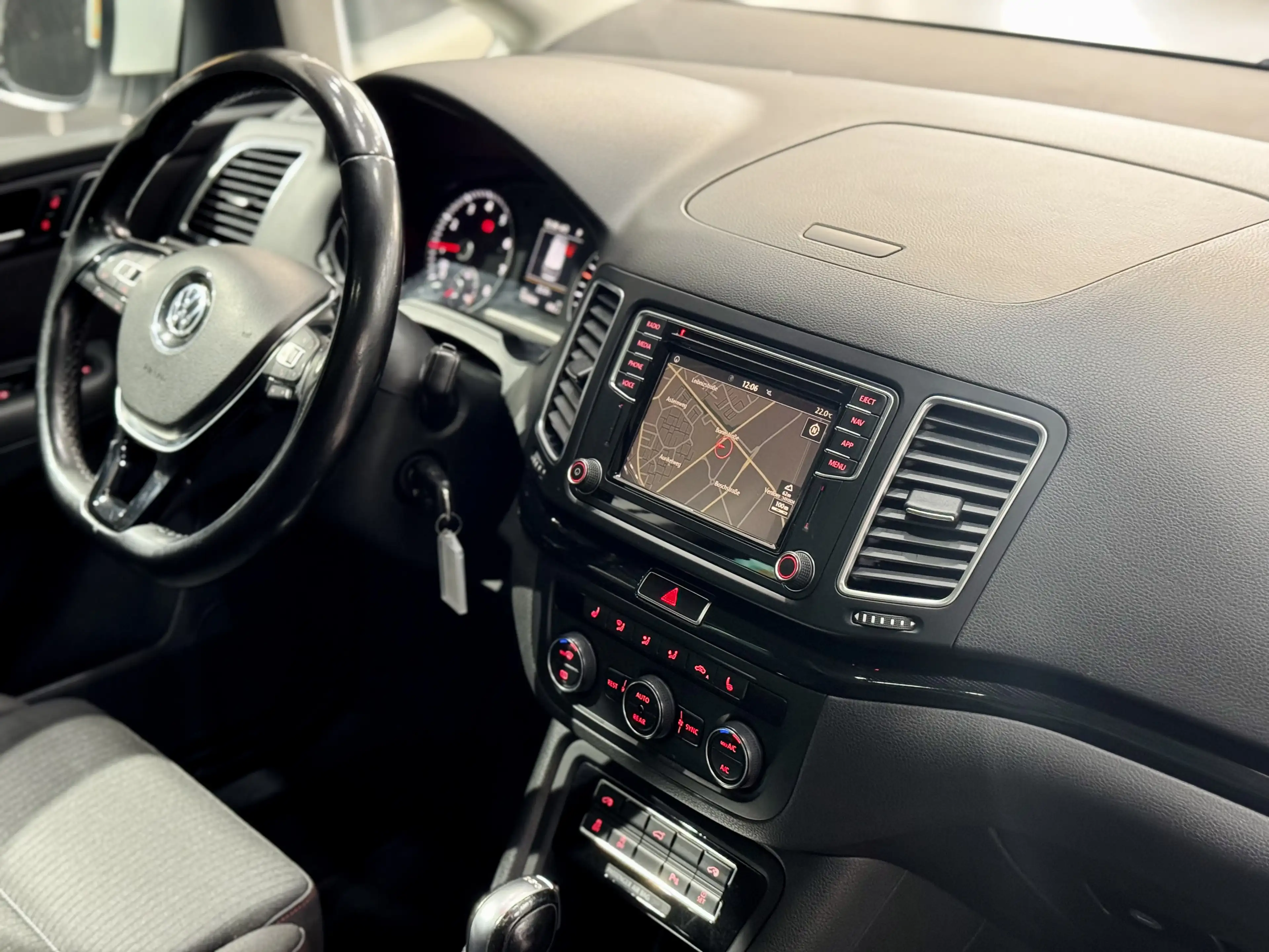 Volkswagen Sharan Sound*Dybaudio*elektr. Seitentüren* 7 Sitzer*DSG*NAVI*PANO*AHK — photo 7