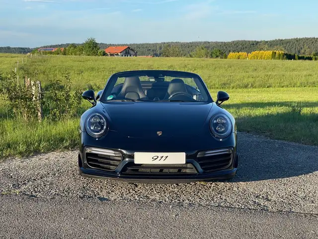 Porsche 991 view 3