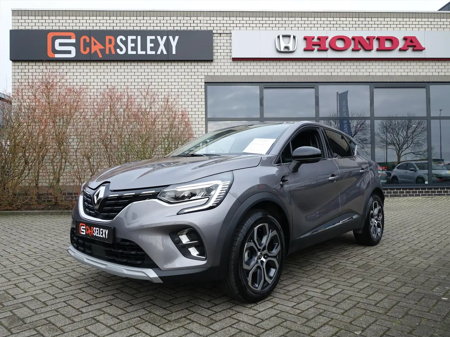 Renault Captur TCe 90pk Techno Nieuwstaat 3583 km erop 18 INCH Na Gris - 1
