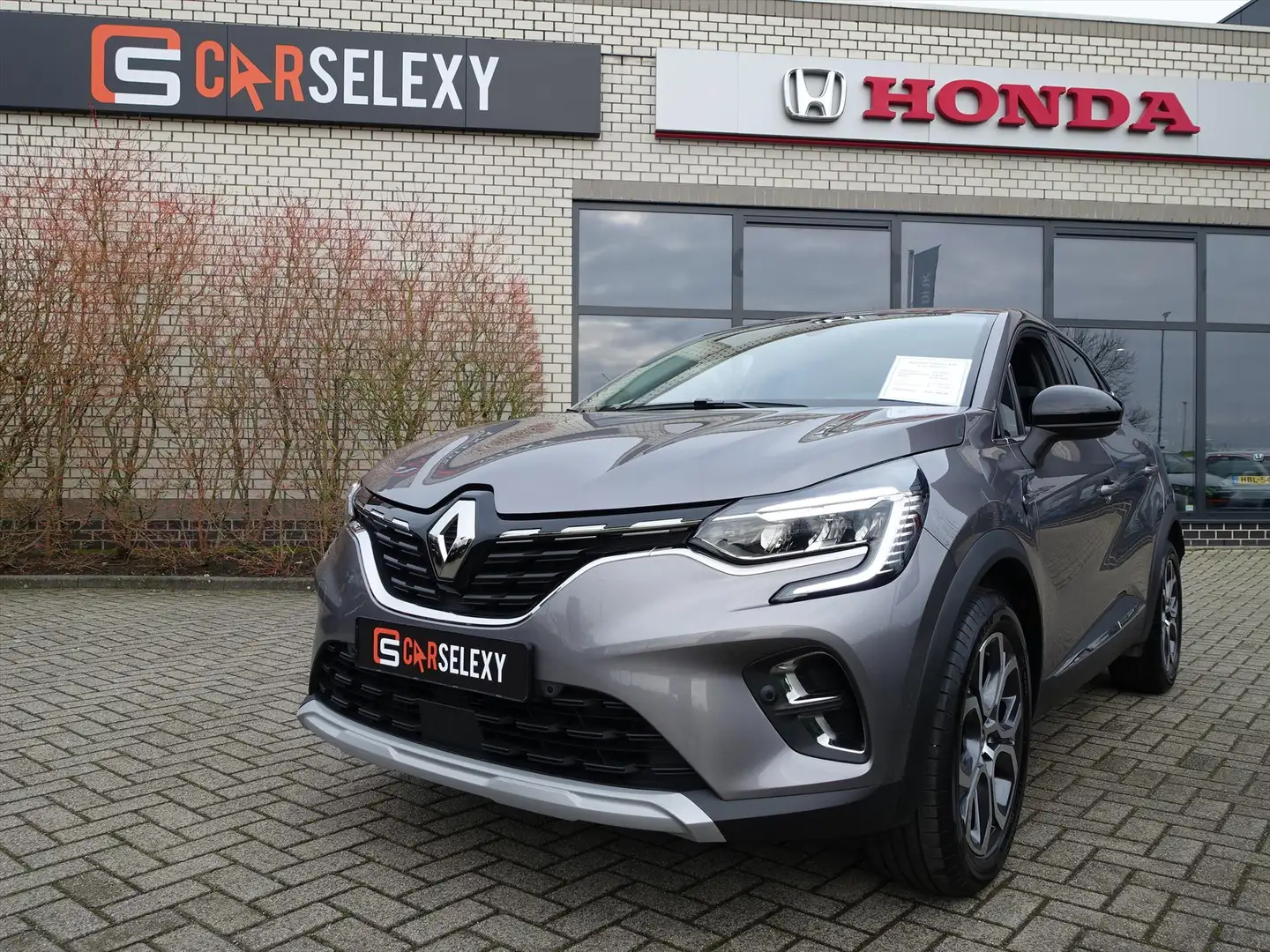 Renault Captur TCe 90pk Techno Nieuwstaat 3583 km erop 18 INCH Na Gris - 2