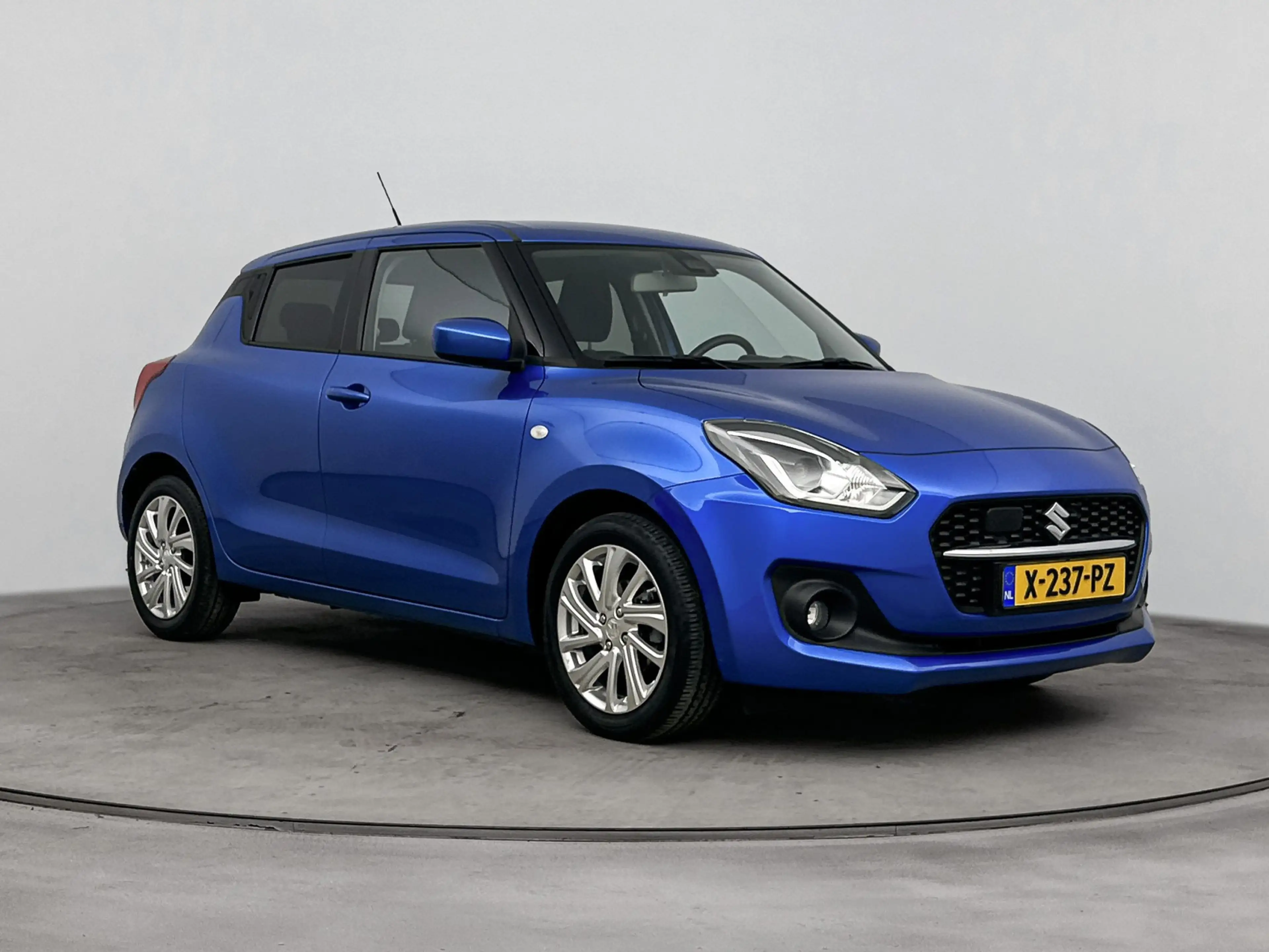 Suzuki Swift 1.2 Select Smart Hybrid — photo 12