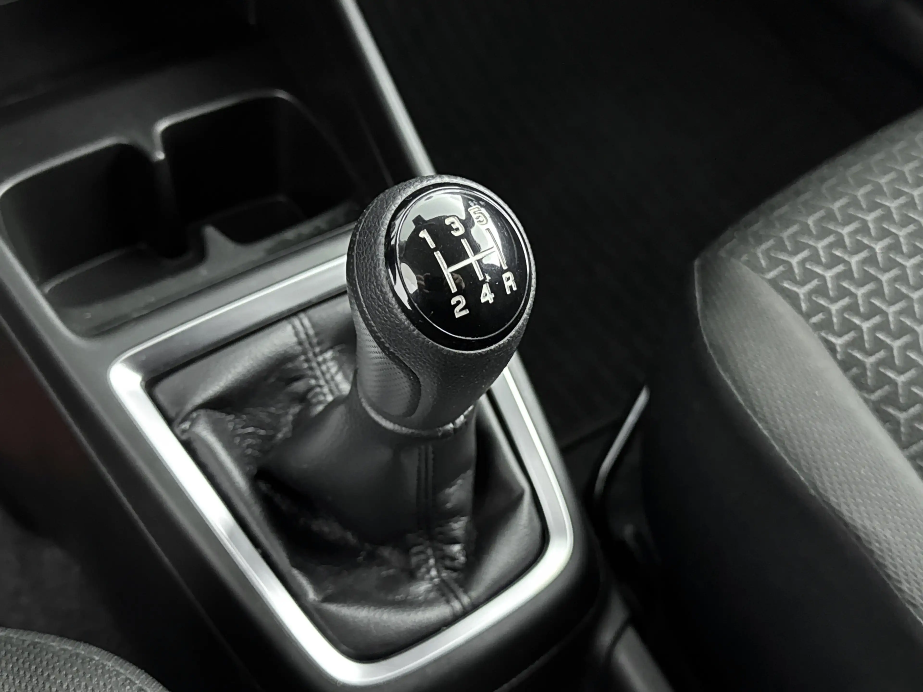 Suzuki Swift 1.2 Select Smart Hybrid — photo 10