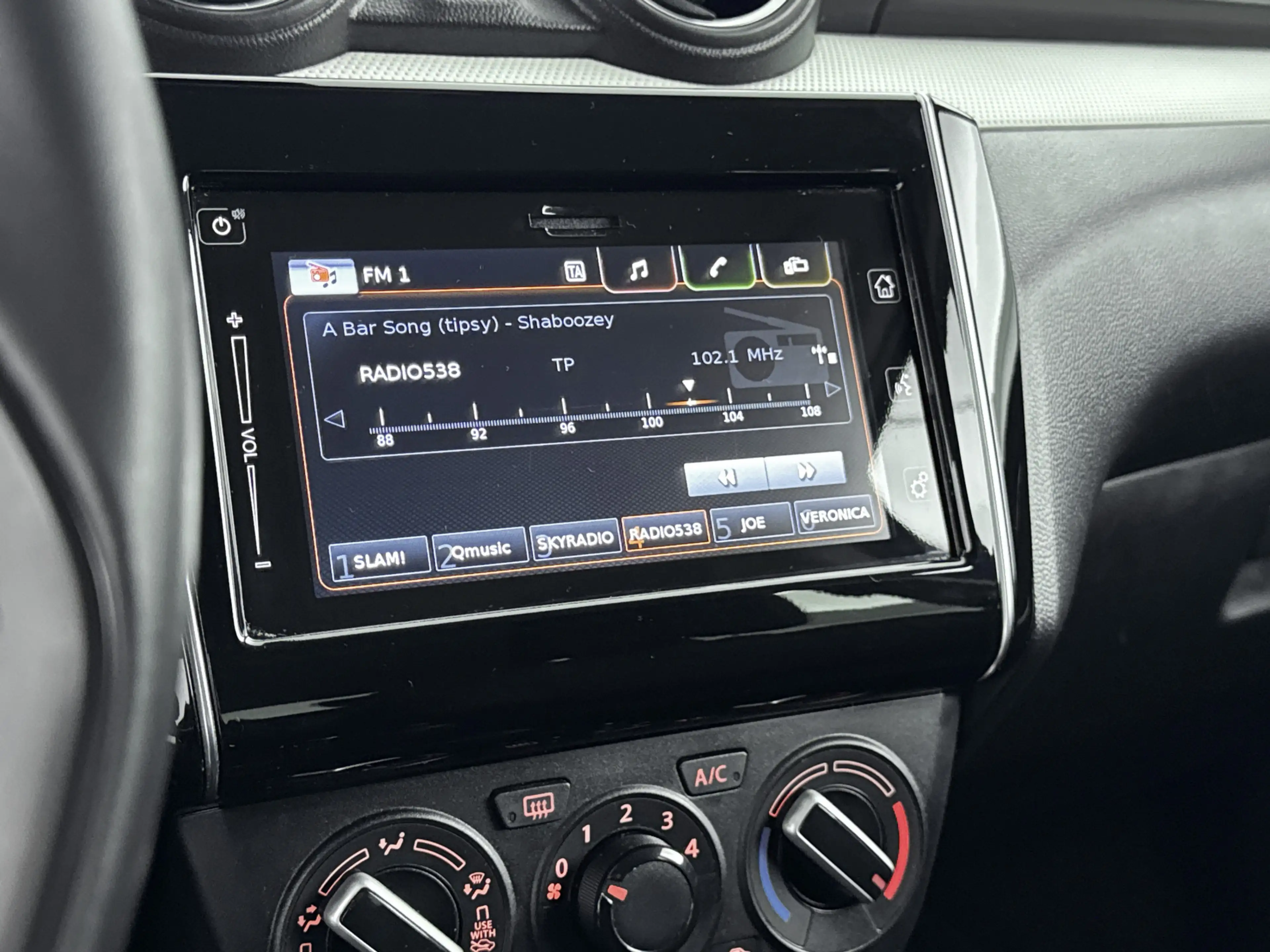 Suzuki Swift 1.2 Select Smart Hybrid — photo 7