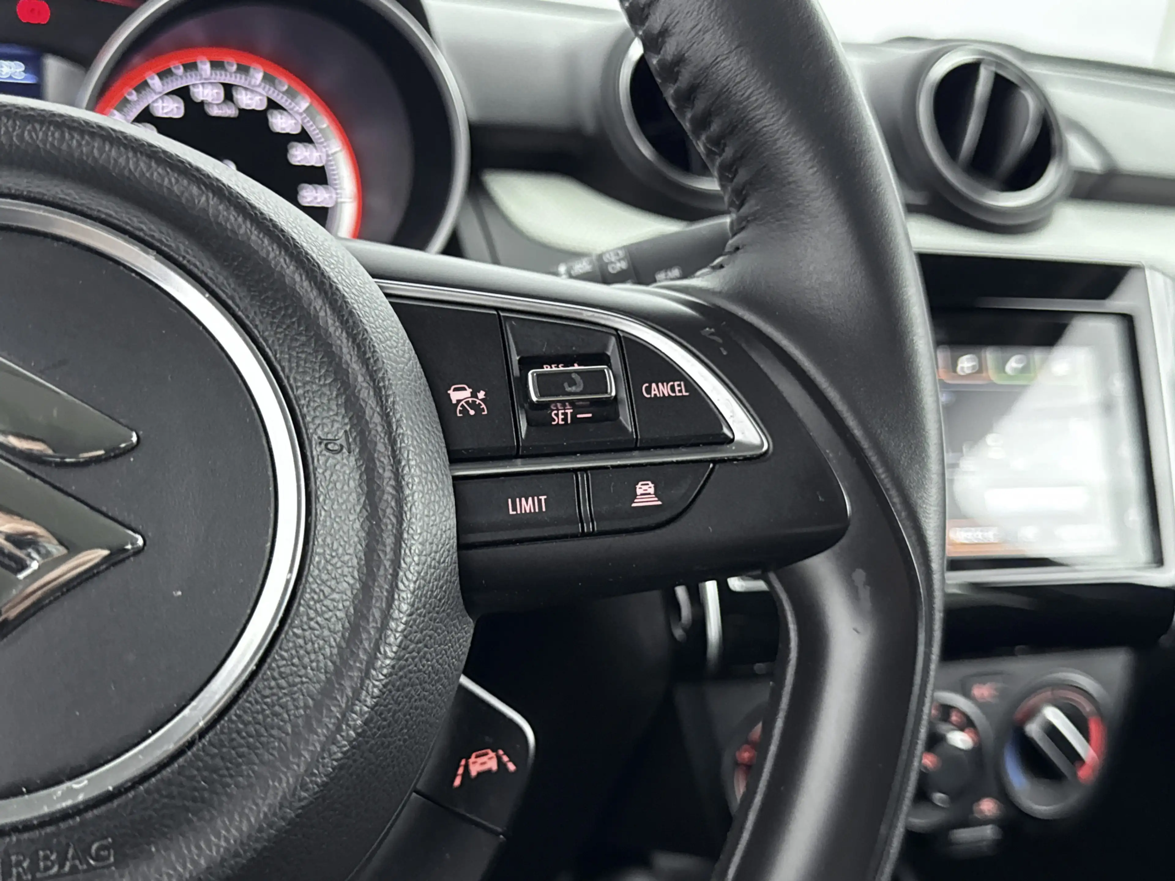 Suzuki Swift 1.2 Select Smart Hybrid — photo 14