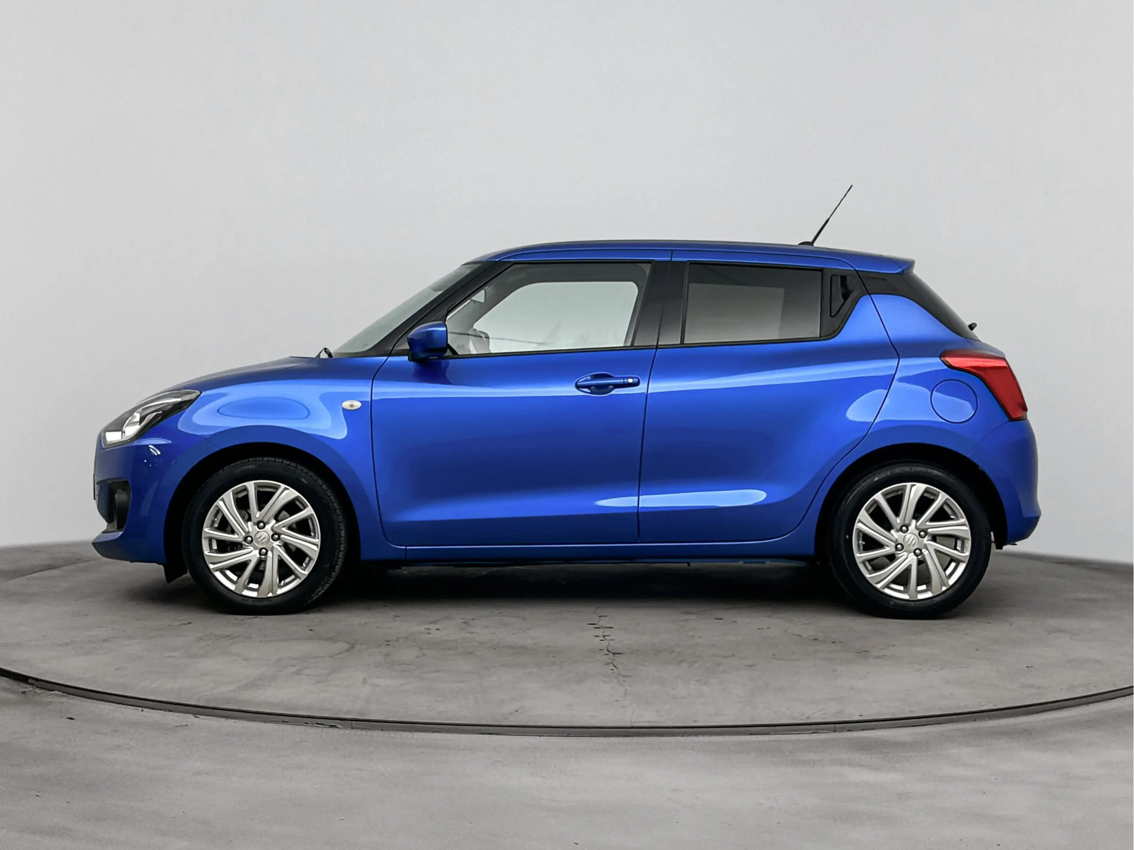 Suzuki Swift 1.2 Select Smart Hybrid — photo 3