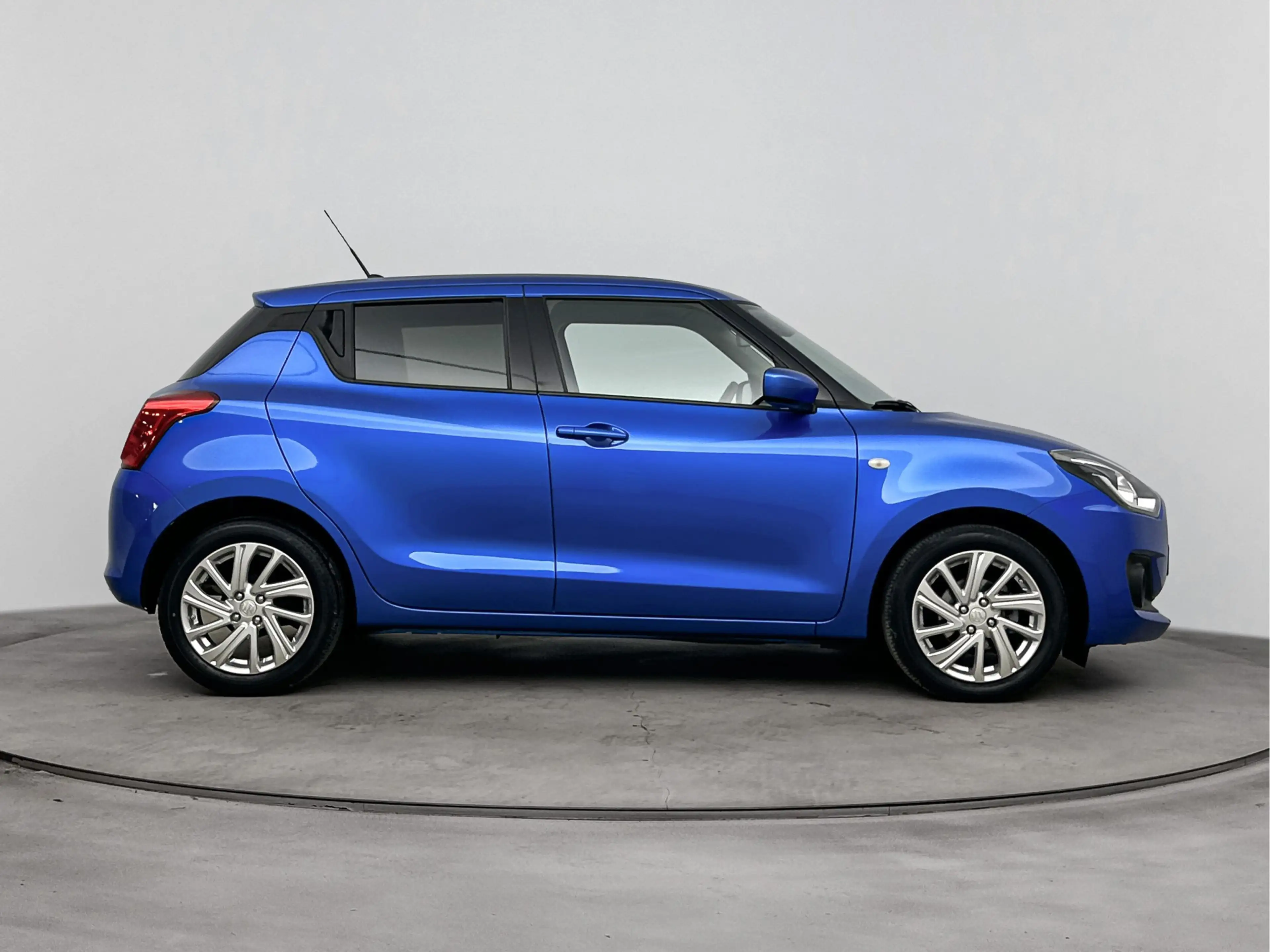 Suzuki Swift 1.2 Select Smart Hybrid — photo 11