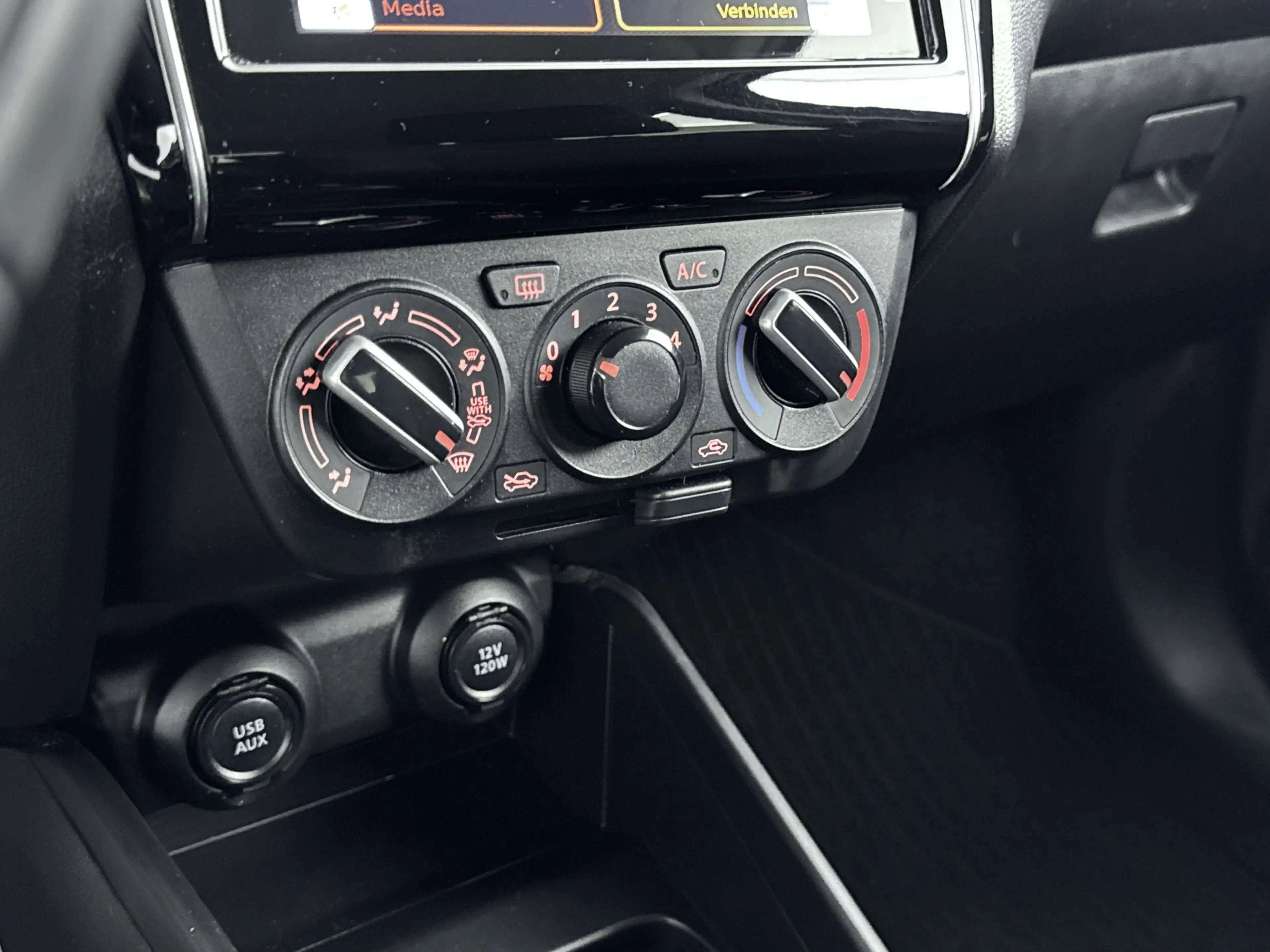 Suzuki Swift 1.2 Select Smart Hybrid — photo 9