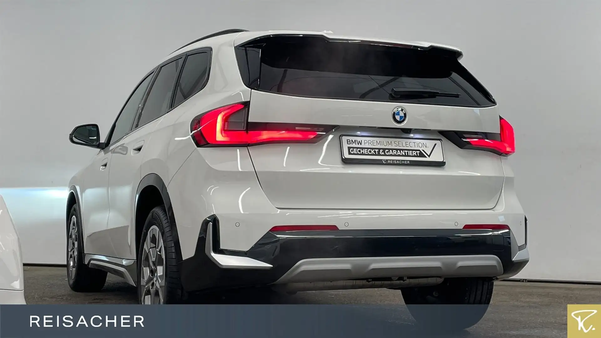 BMW X1 xDrive23i A AHK PDC RFK SHZ LED H&K 19" LM Blanco - 2