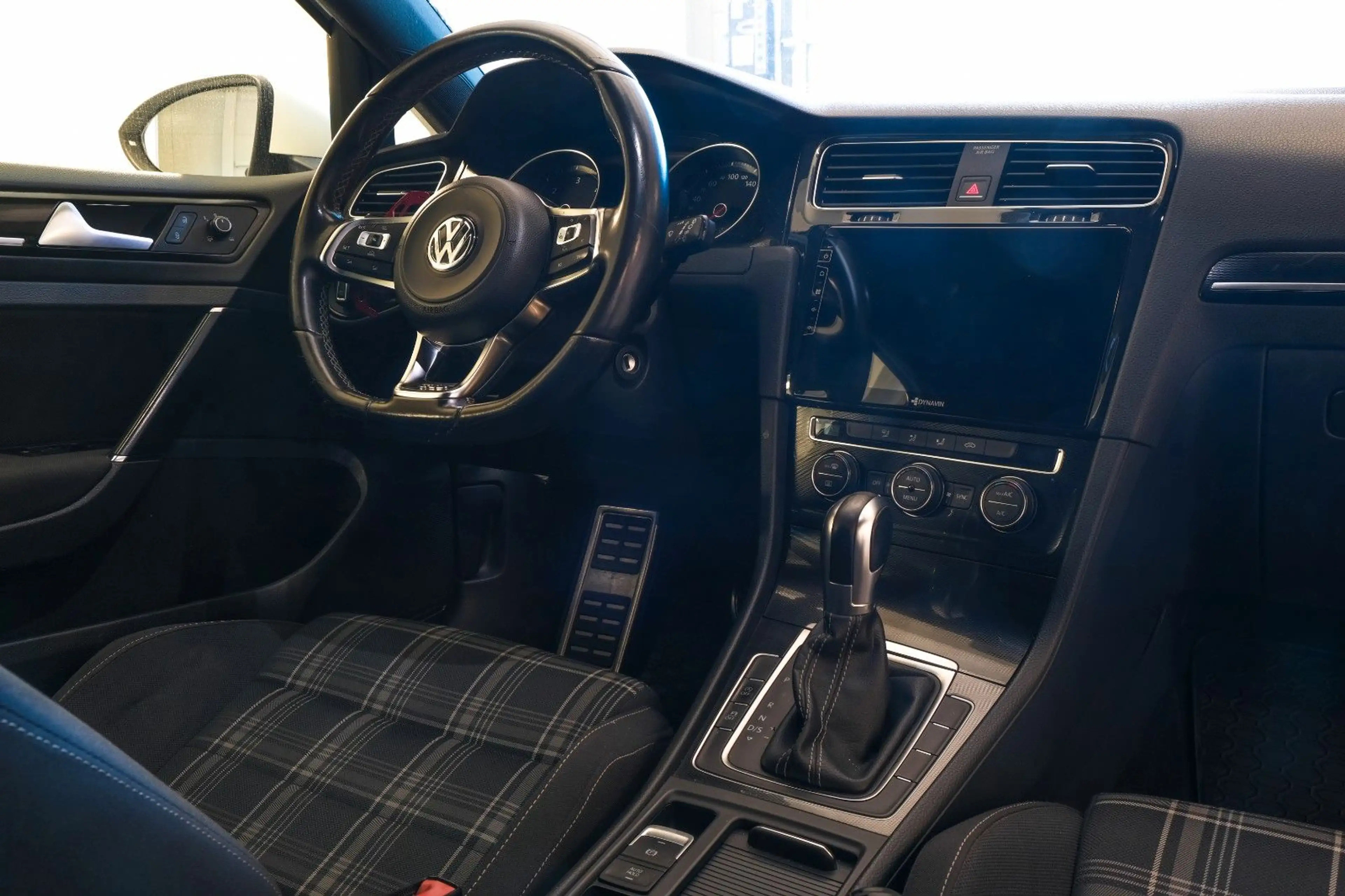 Volkswagen Golf GTD*Navi*Tuning*Paddles*8xReifen*Kamera* — photo 8