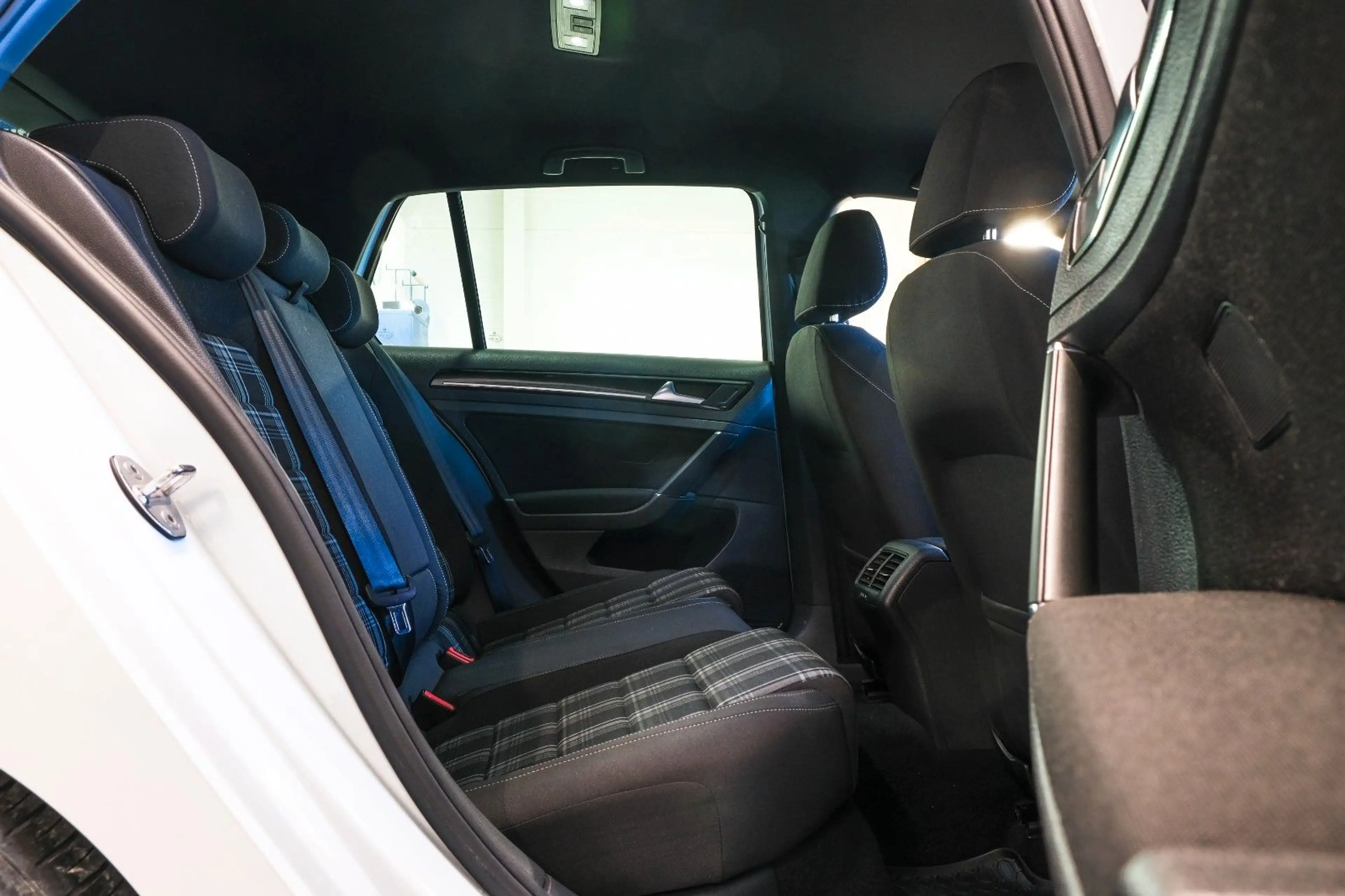 Volkswagen Golf GTD*Navi*Tuning*Paddles*8xReifen*Kamera* — photo 6
