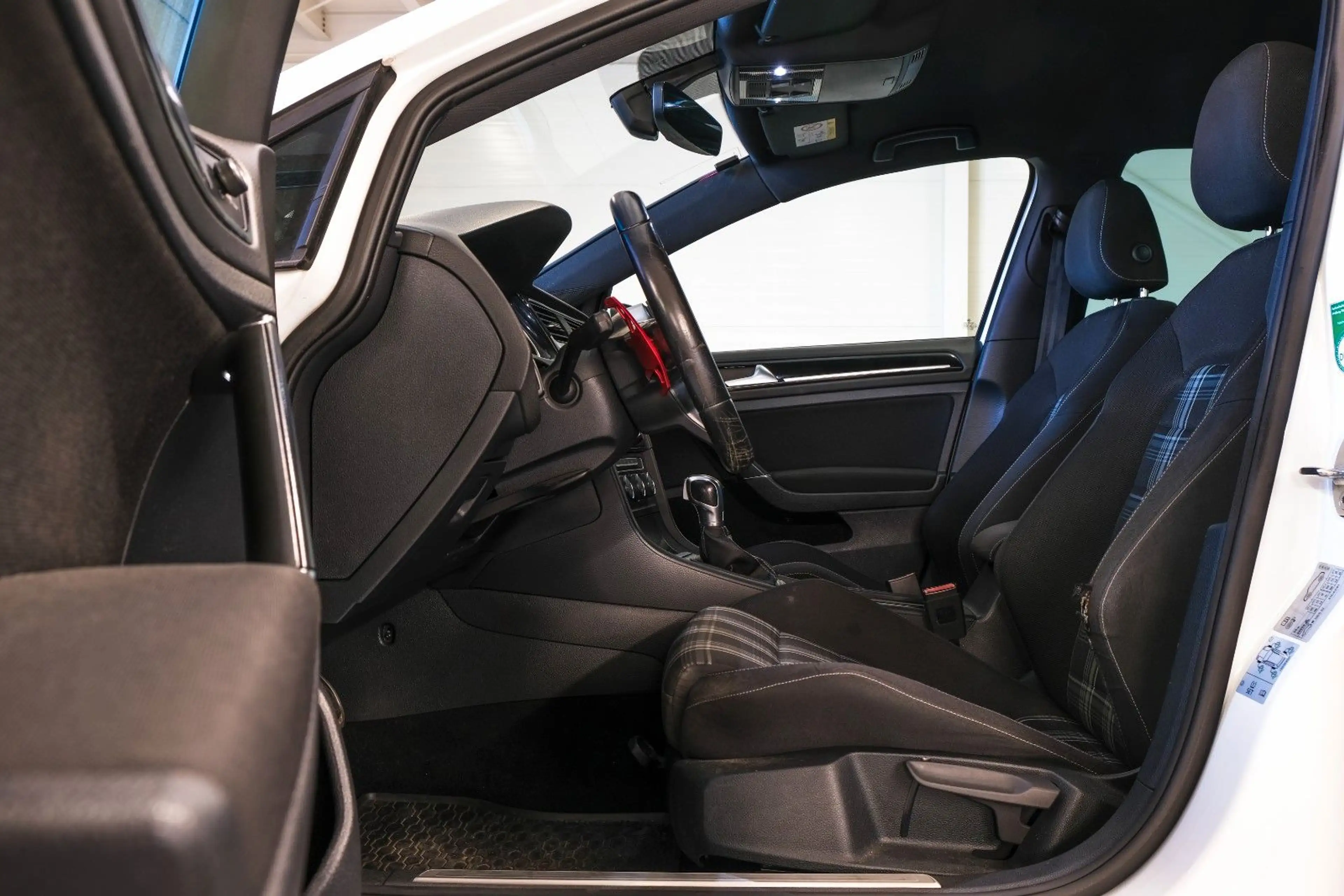 Volkswagen Golf GTD*Navi*Tuning*Paddles*8xReifen*Kamera* — photo 9